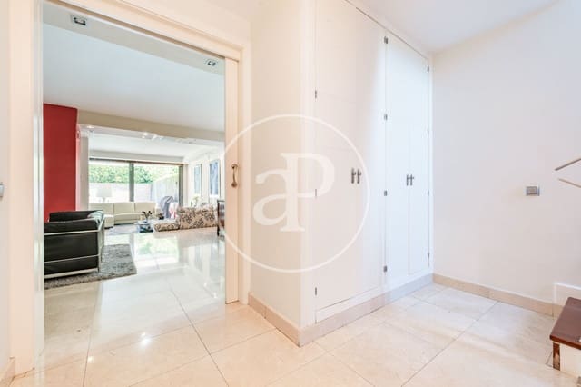 5 bedroom Villa for sale in La Moraleja, Alcobendas with pool - € 2,250,000 (Ref: 9949815)