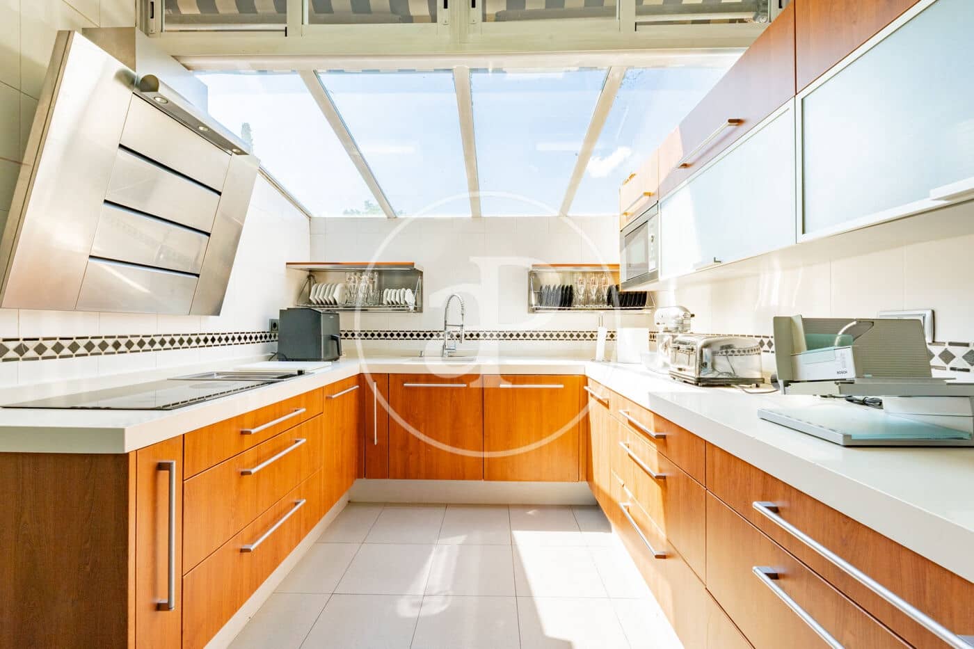 5 bedroom Villa for sale in La Moraleja with pool - € 2,250,000 (Ref: 9949815)