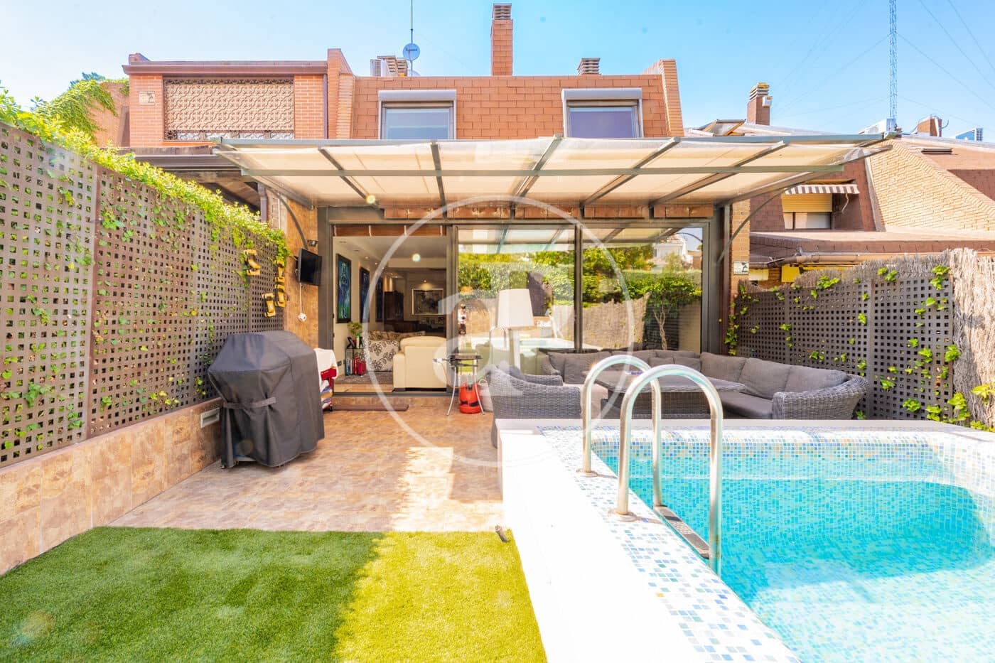 5 bedroom Villa for sale in La Moraleja with pool - € 2,250,000 (Ref: 9949815)