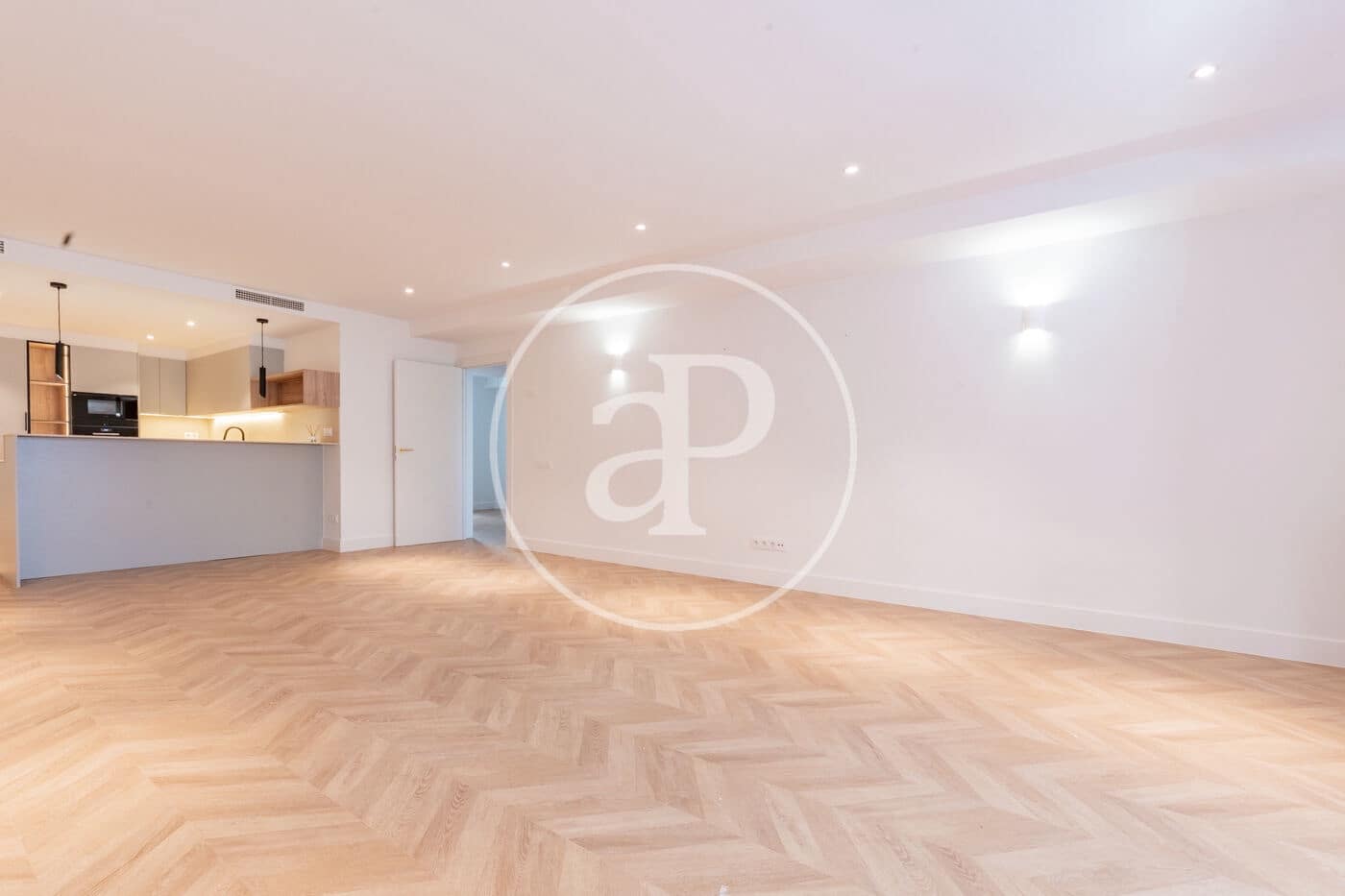 4 bedroom Apartment for rent in Madrid city with garage - € 5,500 (Ref: 9949819)