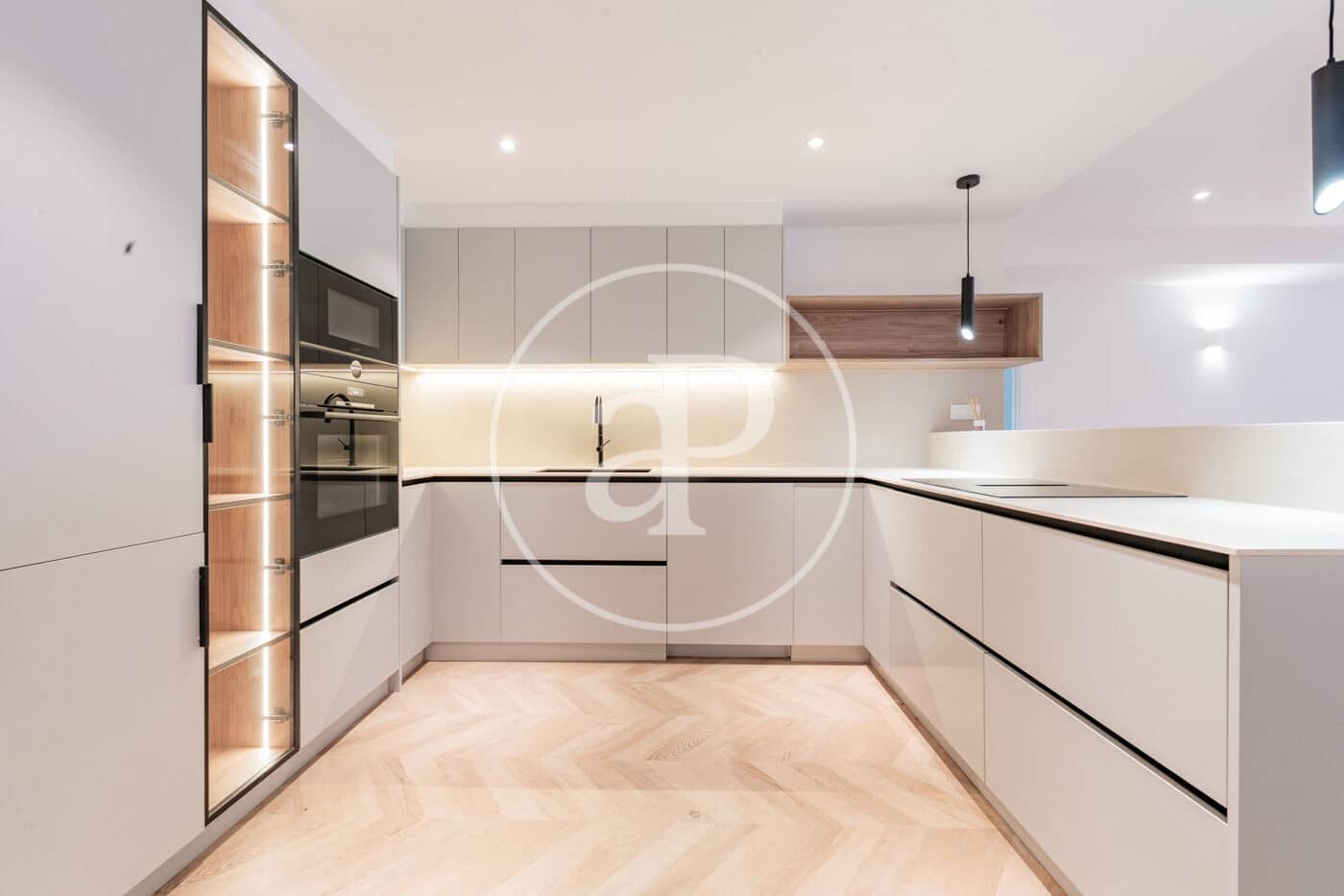 4 bedroom Apartment for rent in Madrid city with garage - € 5,500 (Ref: 9949819)