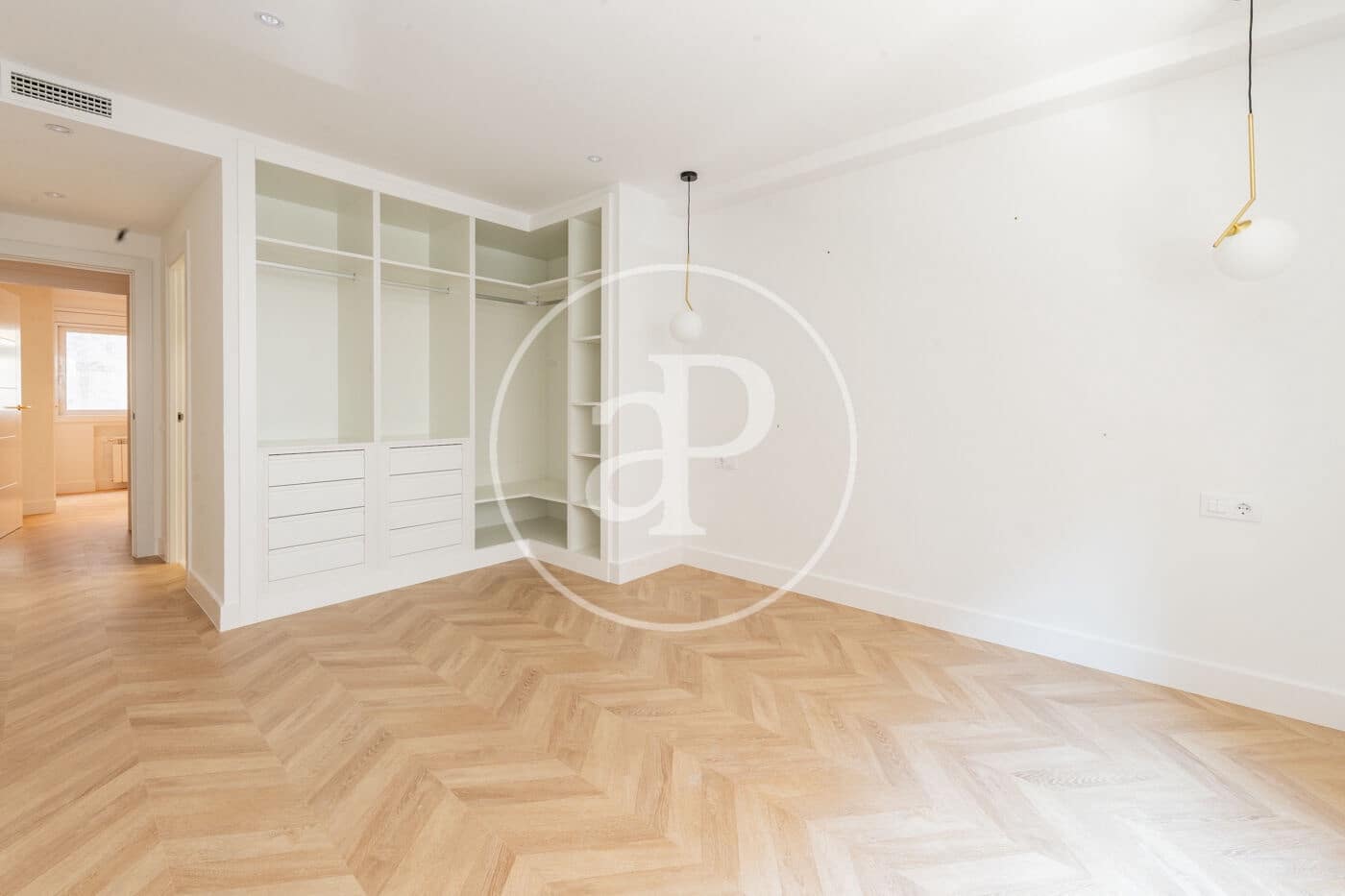 4 bedroom Apartment for rent in Madrid city with garage - € 5,500 (Ref: 9949819)