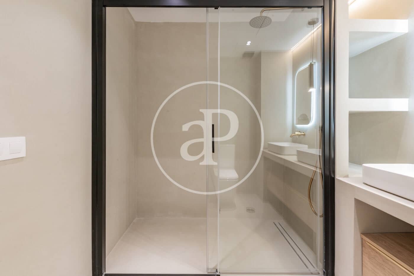 4 bedroom Apartment for rent in Madrid city with garage - € 5,500 (Ref: 9949819)