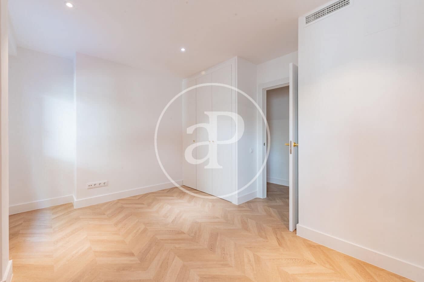 4 bedroom Apartment for rent in Madrid city with garage - € 5,500 (Ref: 9949819)