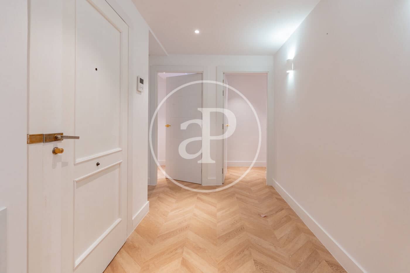 4 bedroom Apartment for rent in Madrid city with garage - € 5,500 (Ref: 9949819)