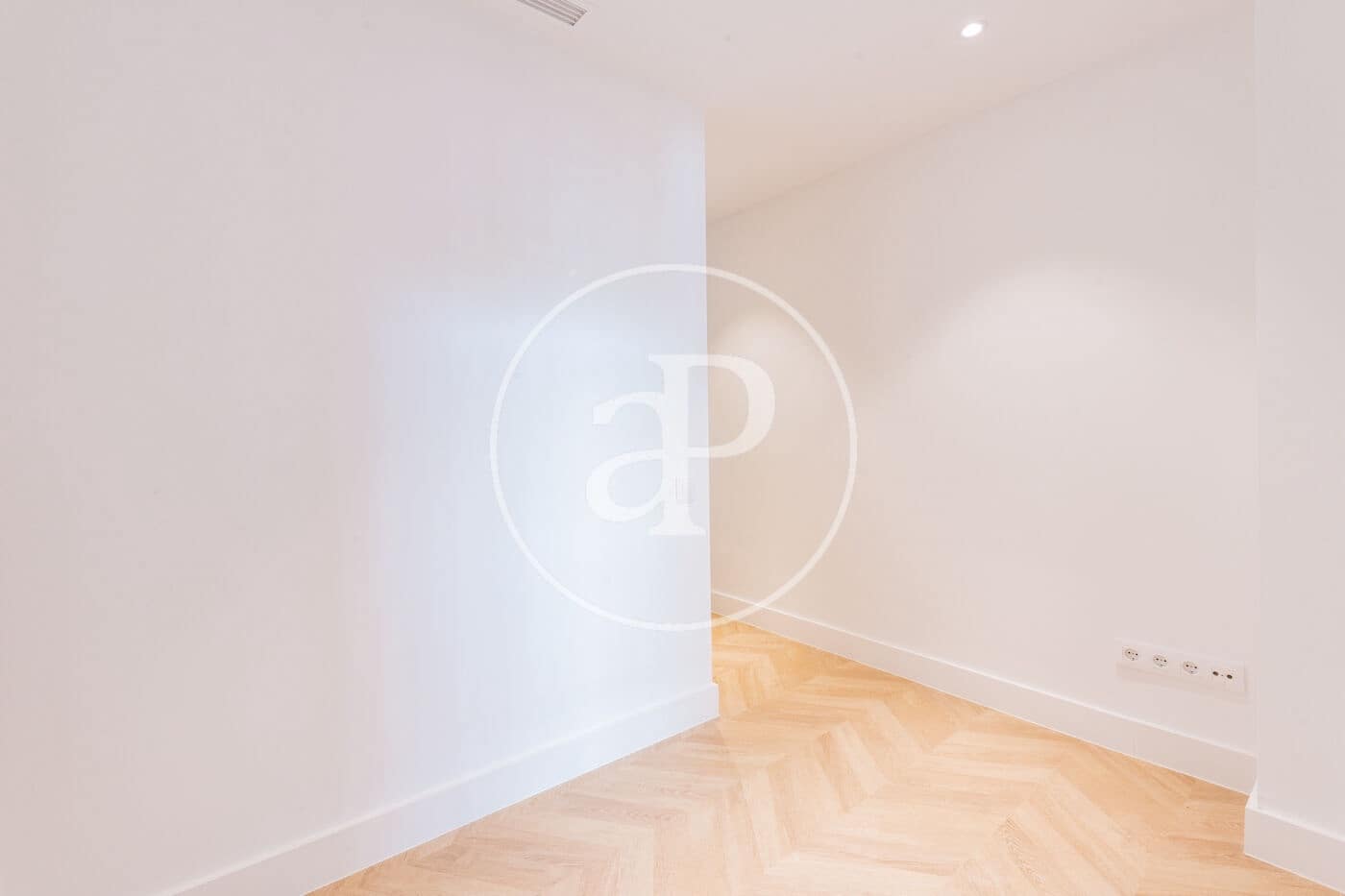 4 bedroom Apartment for rent in Madrid city with garage - € 5,500 (Ref: 9949819)