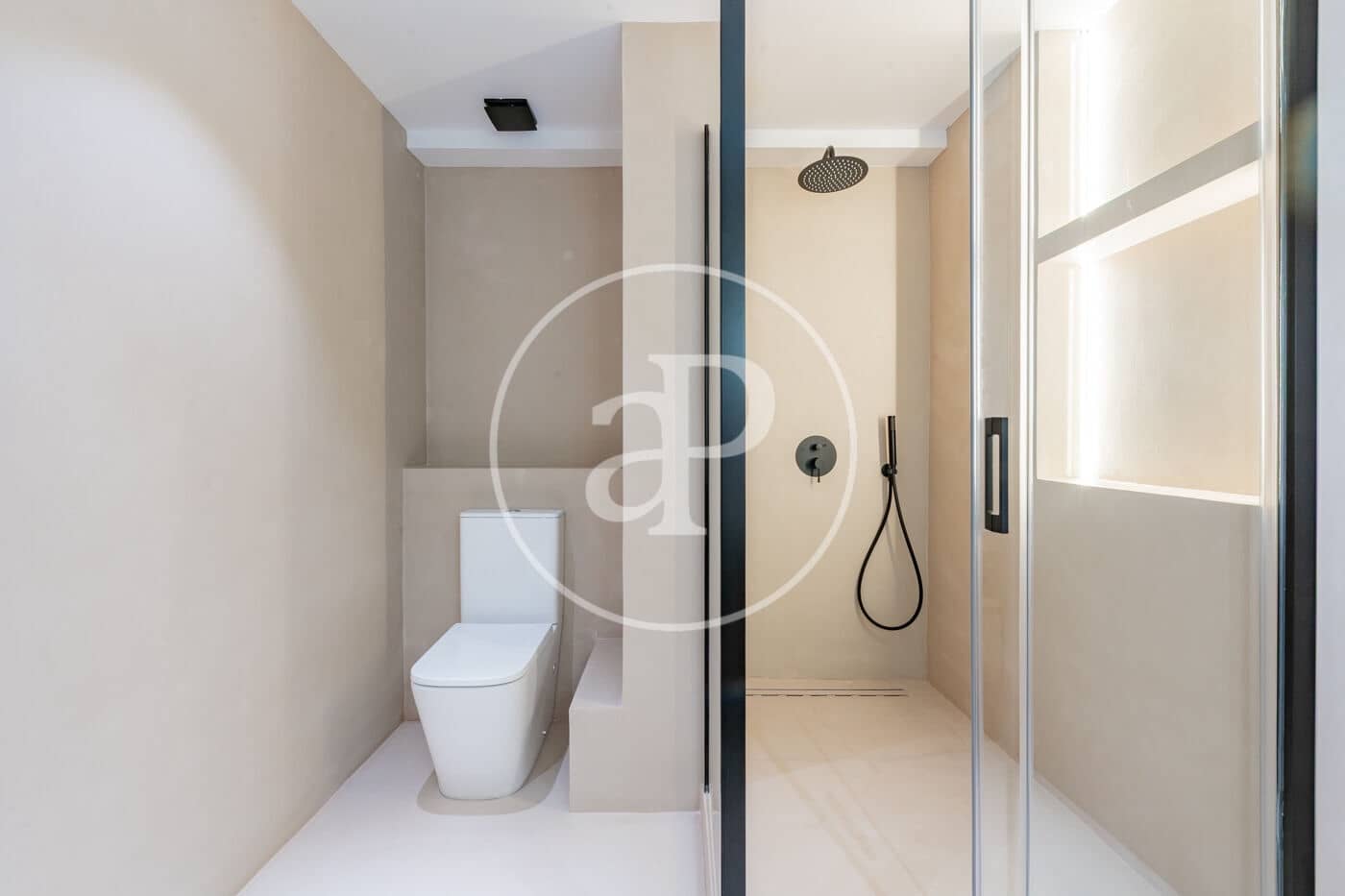 4 bedroom Apartment for rent in Madrid city with garage - € 5,500 (Ref: 9949819)