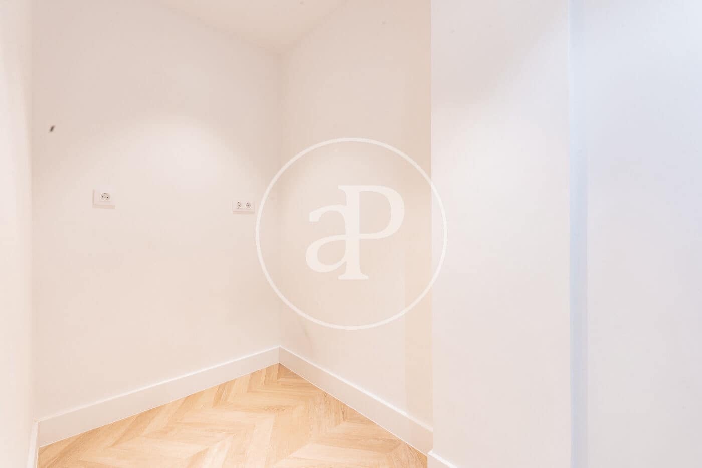 4 bedroom Apartment for rent in Madrid city with garage - € 5,500 (Ref: 9949819)