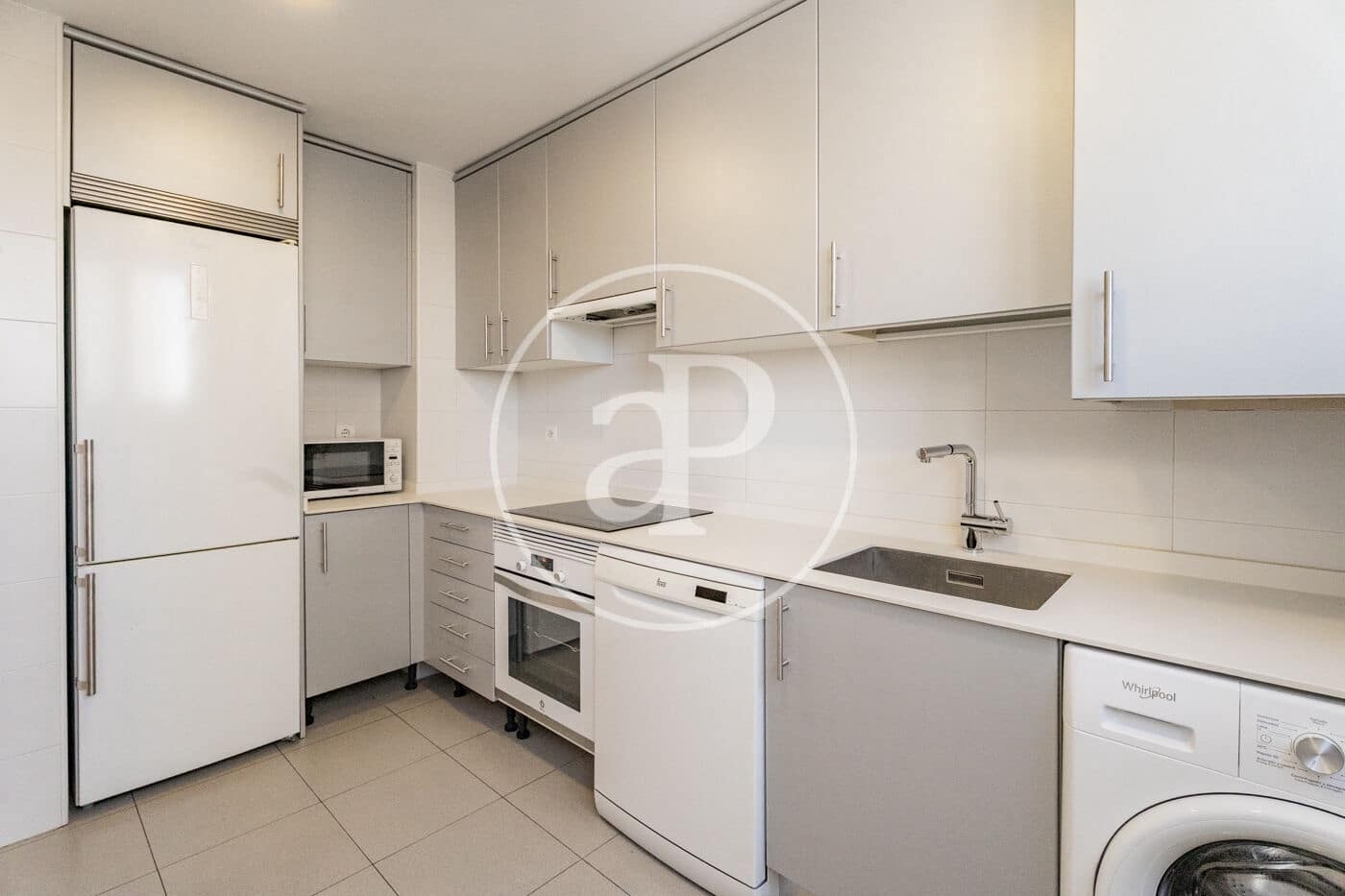 Lejlighed til leje i Madrid by - € 2.300 (Ref: 9952638)