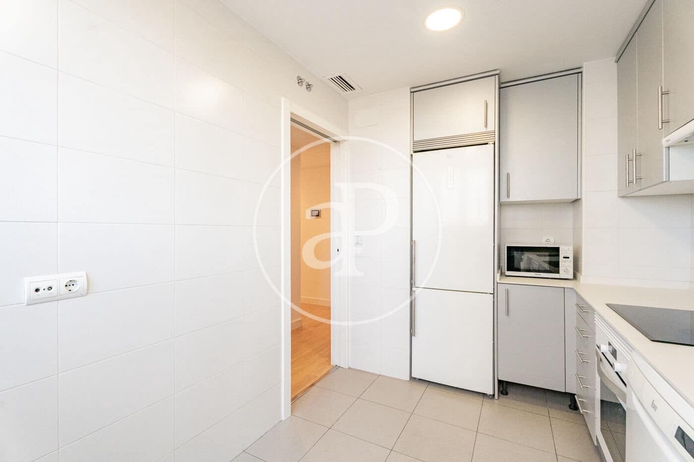 Lejlighed til leje i Madrid by - € 2.300 (Ref: 9952638)