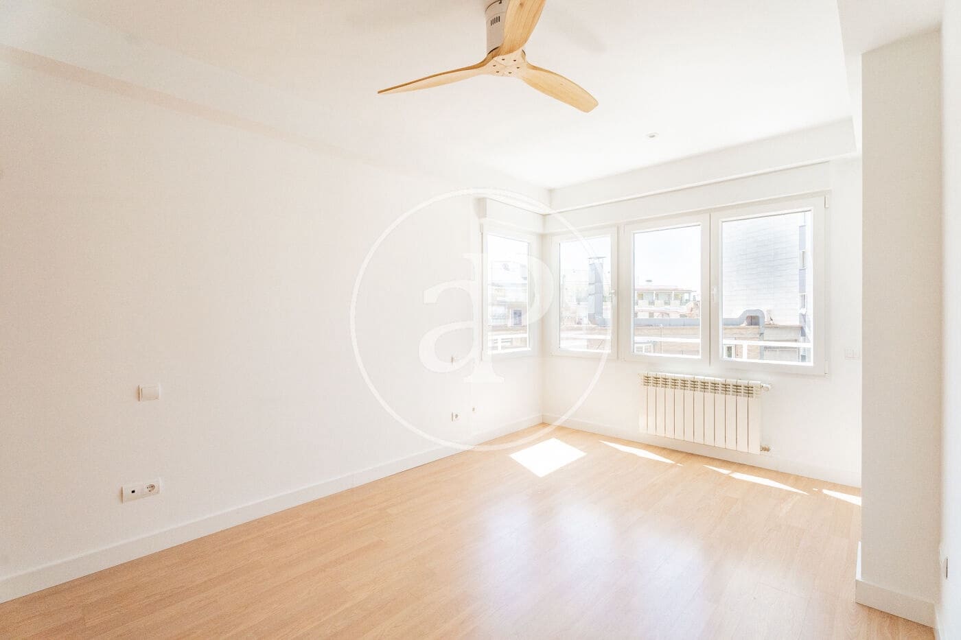 Lejlighed til leje i Madrid by - € 2.300 (Ref: 9952638)