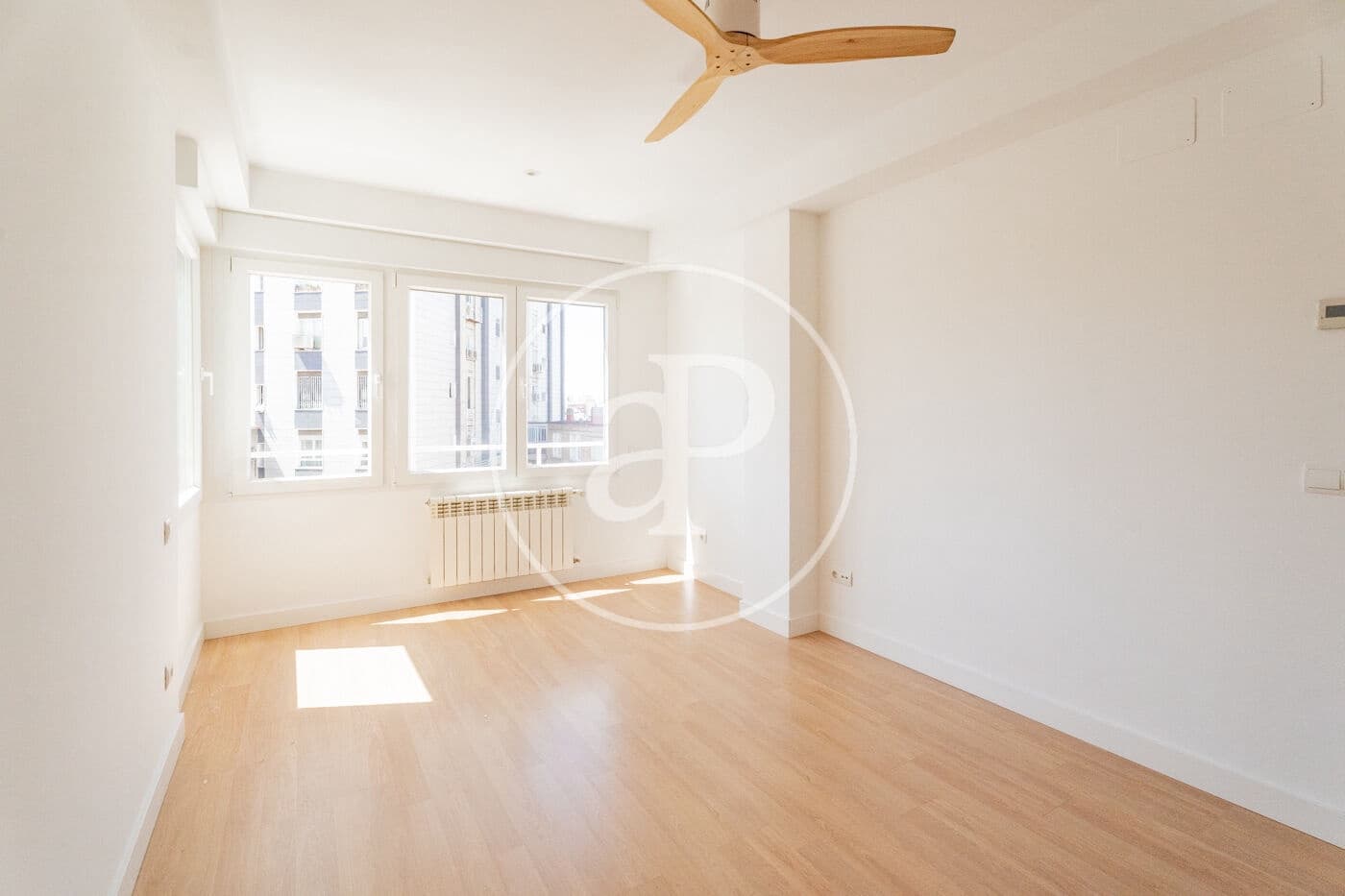 Lejlighed til leje i Madrid by - € 2.300 (Ref: 9952638)