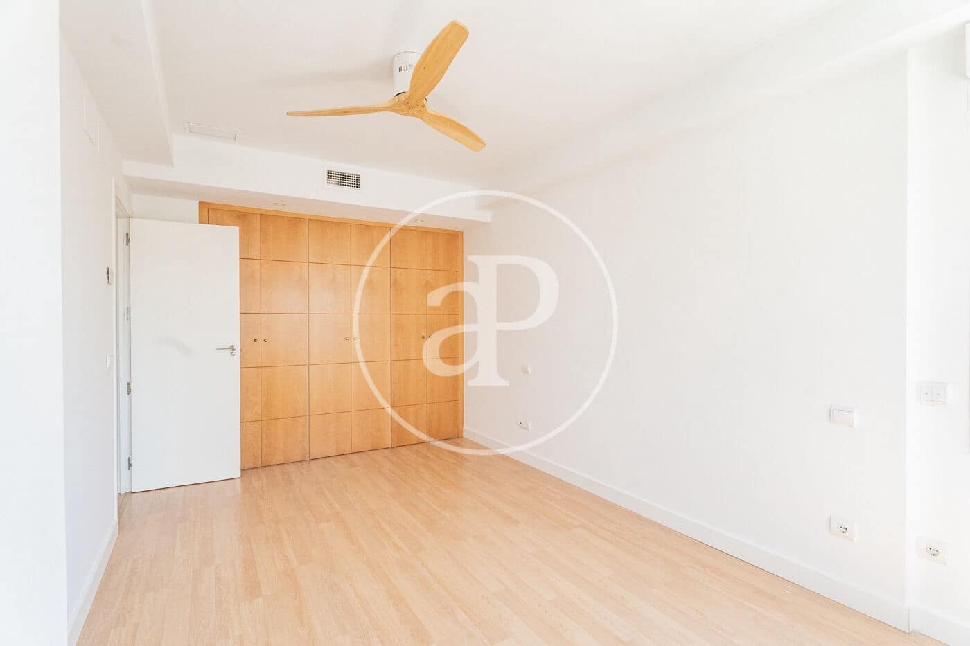 Lejlighed til leje i Madrid by - € 2.300 (Ref: 9952638)