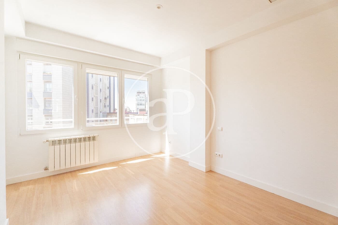 Lejlighed til leje i Madrid by - € 2.300 (Ref: 9952638)