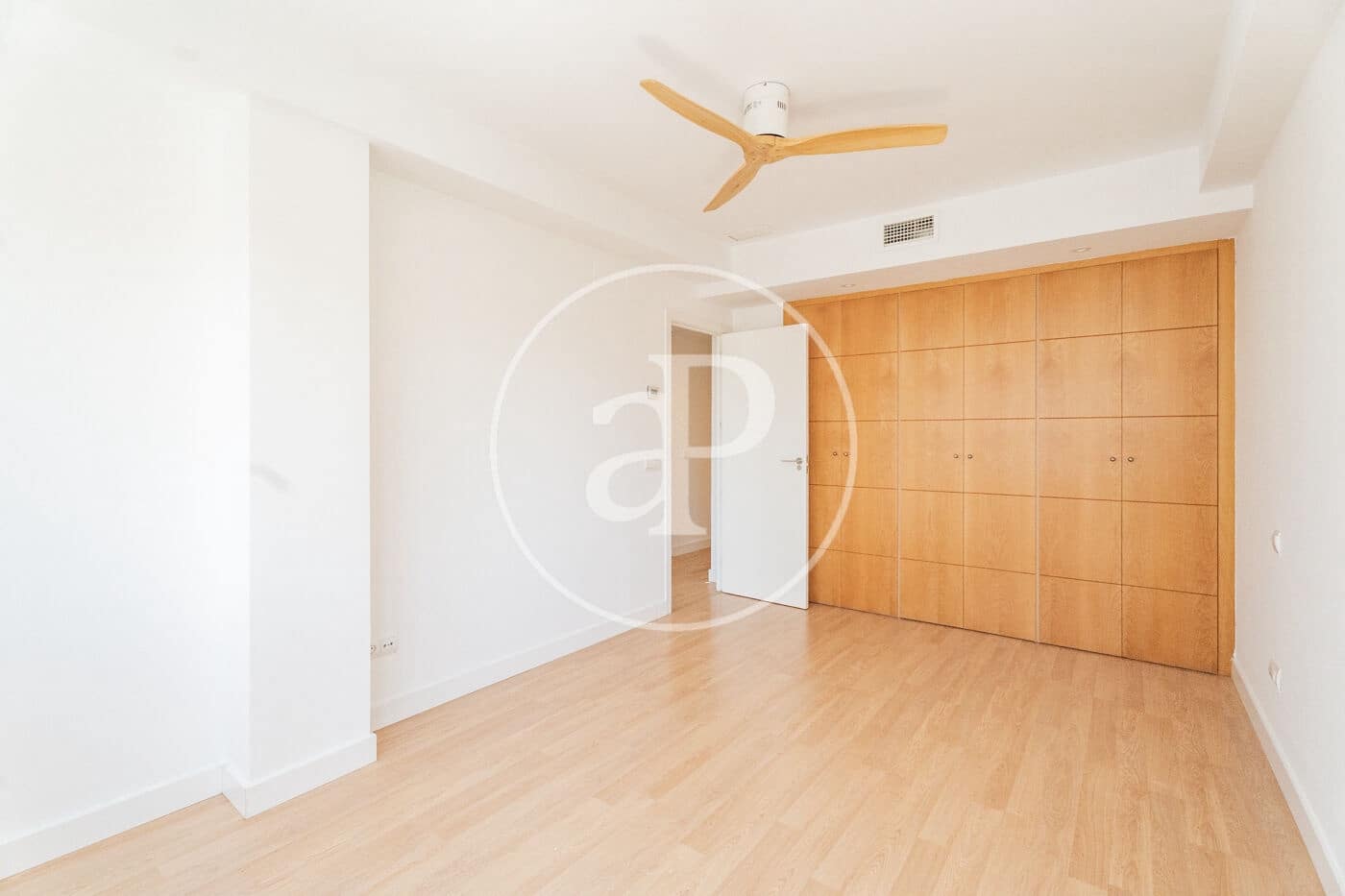 Lejlighed til leje i Madrid by - € 2.300 (Ref: 9952638)