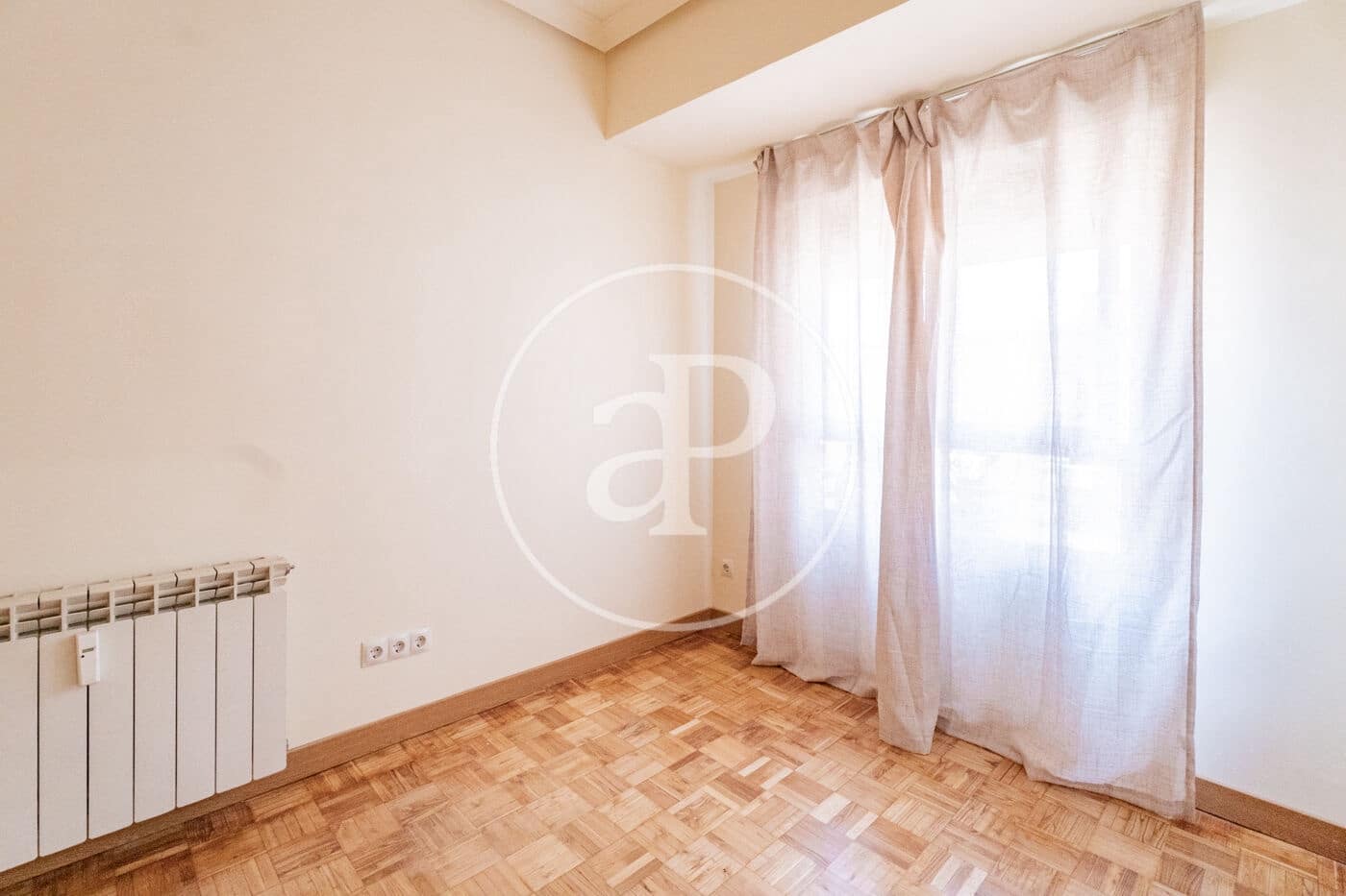 2 sovrum Lägenhet att hyra i Madrid stad - 1 900 € (Ref: 9952640)