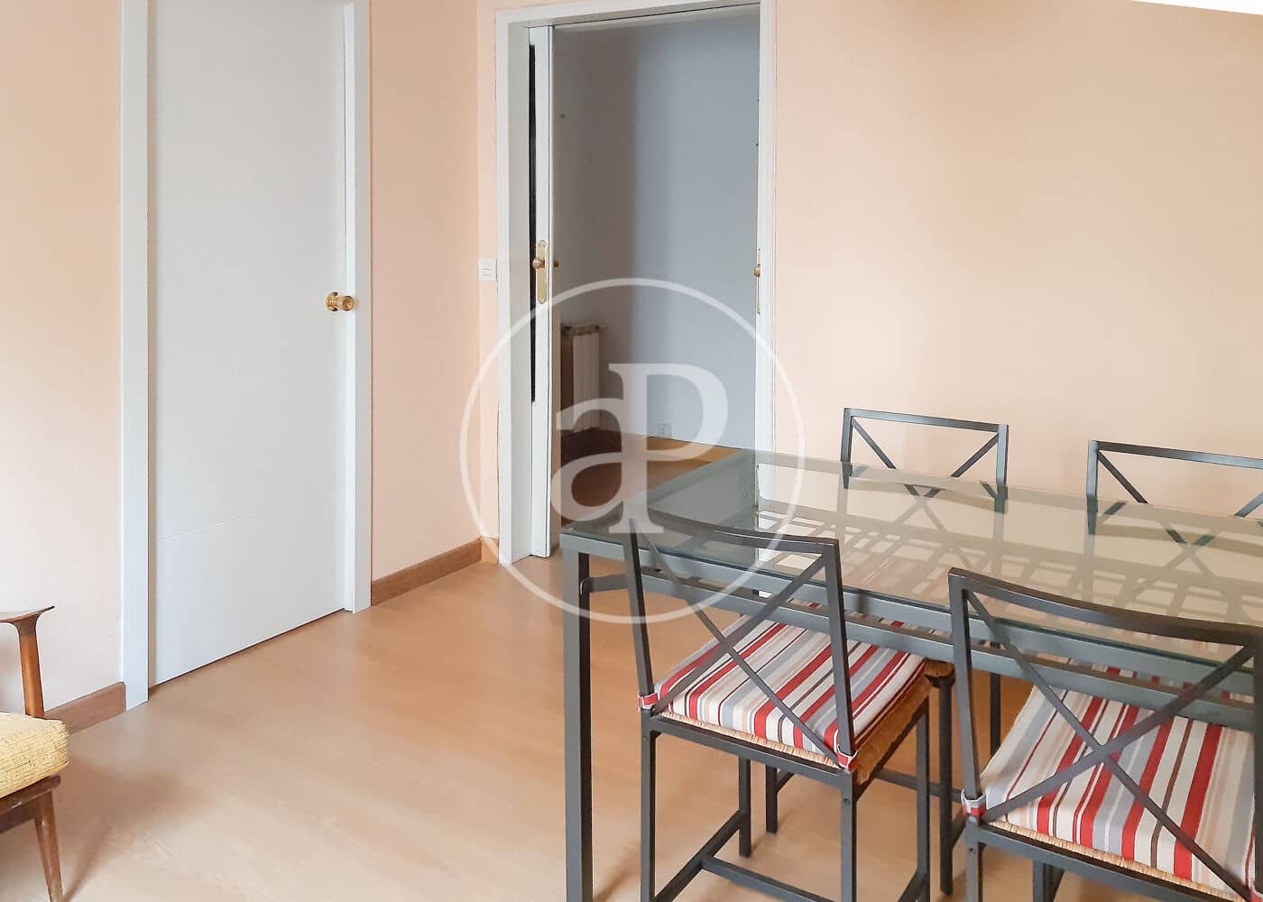 Apartamento de 4 habitaciones en Madrid ciudad en venta - 890.000 € (Ref: 9954468)