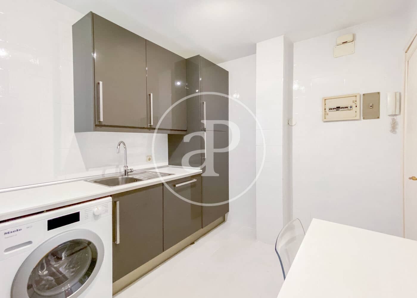 Apartamento de 2 habitaciones en Madrid ciudad en alquiler con garaje - 2.500 € (Ref: 9954470)