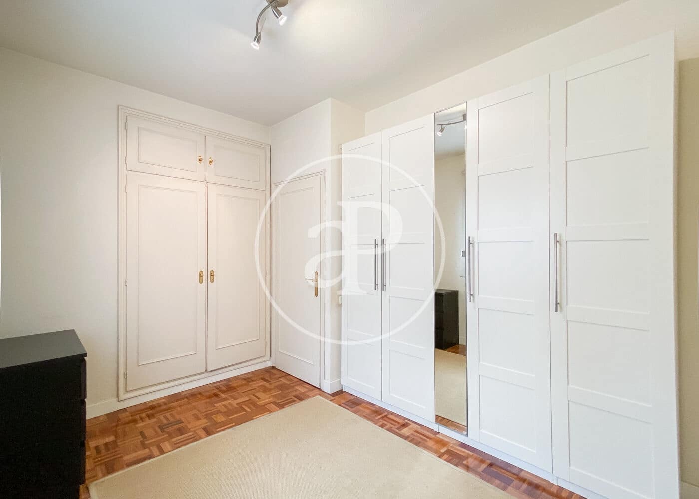 Apartamento de 2 habitaciones en Madrid ciudad en alquiler con garaje - 2.500 € (Ref: 9954470)