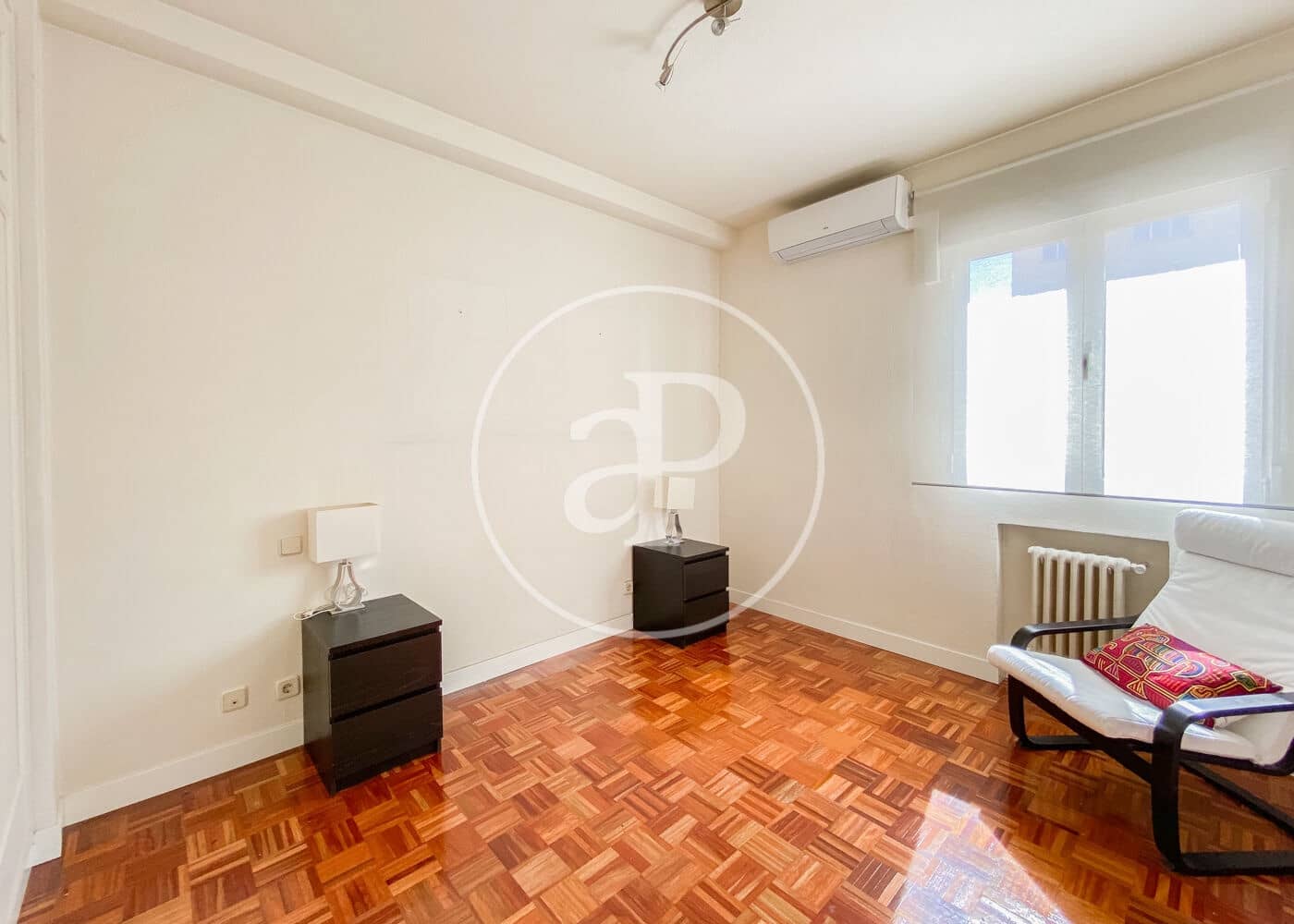 Apartamento de 2 habitaciones en Madrid ciudad en alquiler con garaje - 2.500 € (Ref: 9954470)