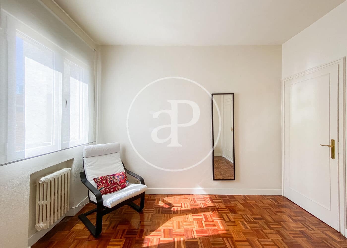 Apartamento de 2 habitaciones en Madrid ciudad en alquiler con garaje - 2.500 € (Ref: 9954470)