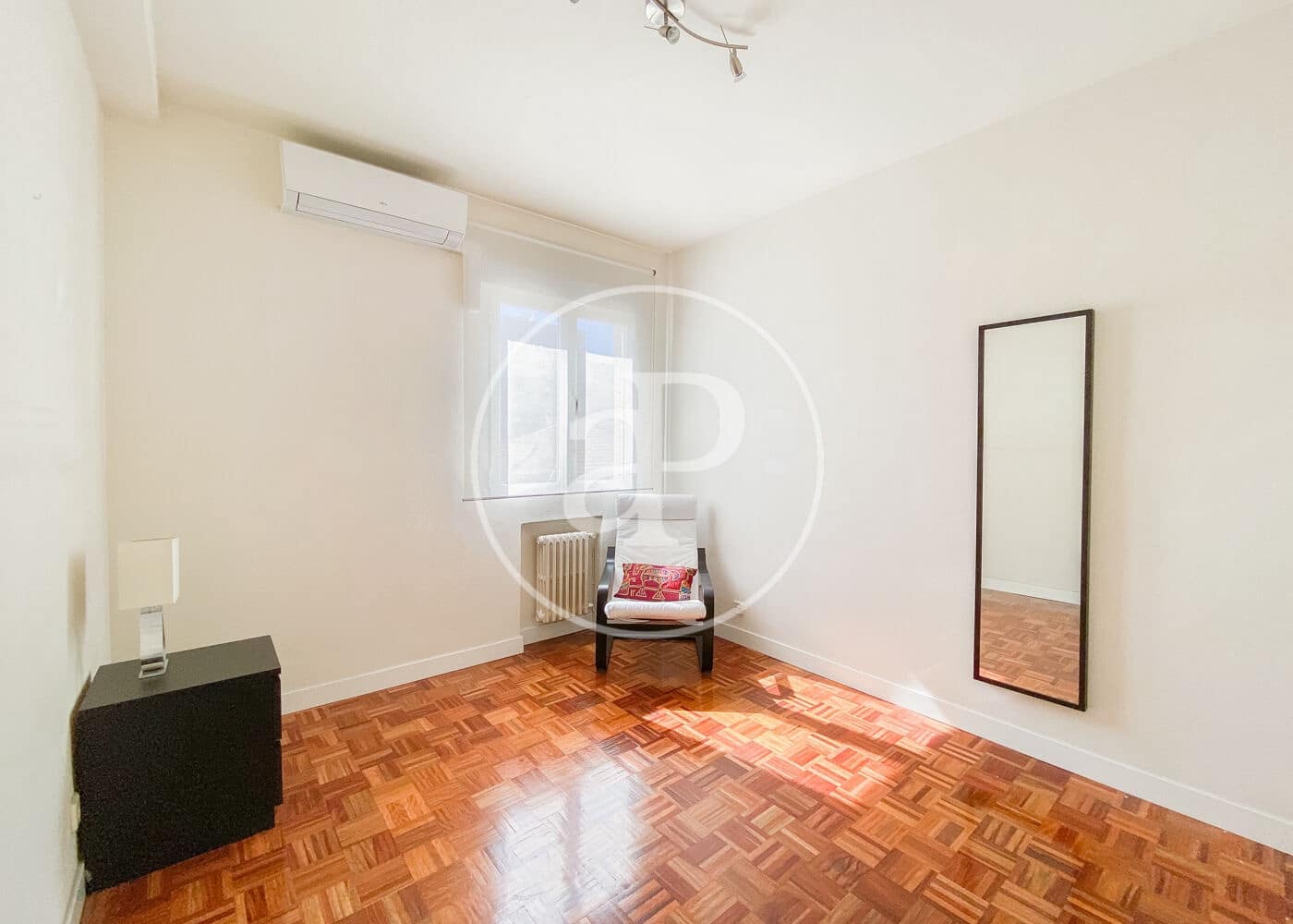 Apartamento de 2 habitaciones en Madrid ciudad en alquiler con garaje - 2.500 € (Ref: 9954470)