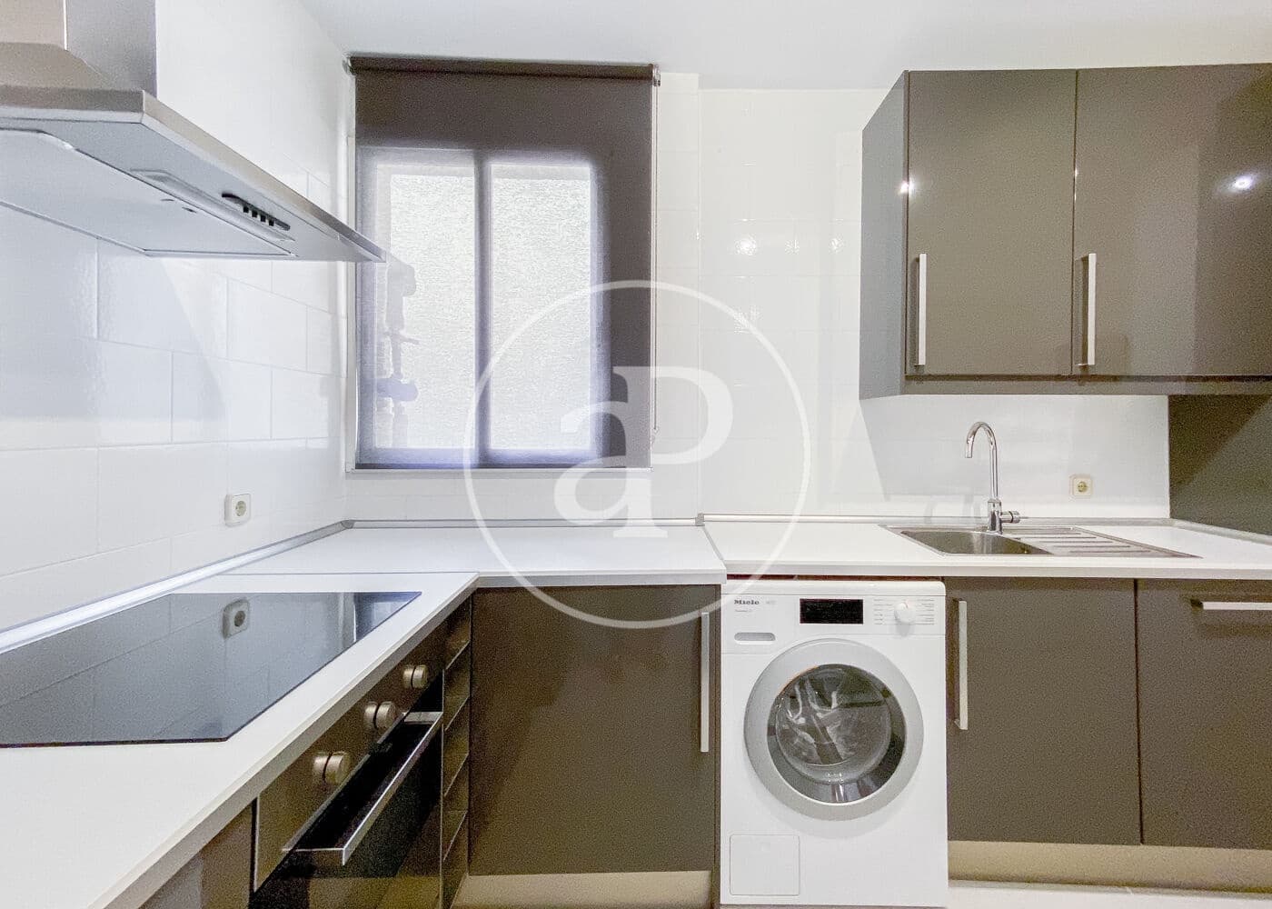 Apartamento de 2 habitaciones en Madrid ciudad en alquiler con garaje - 2.500 € (Ref: 9954470)
