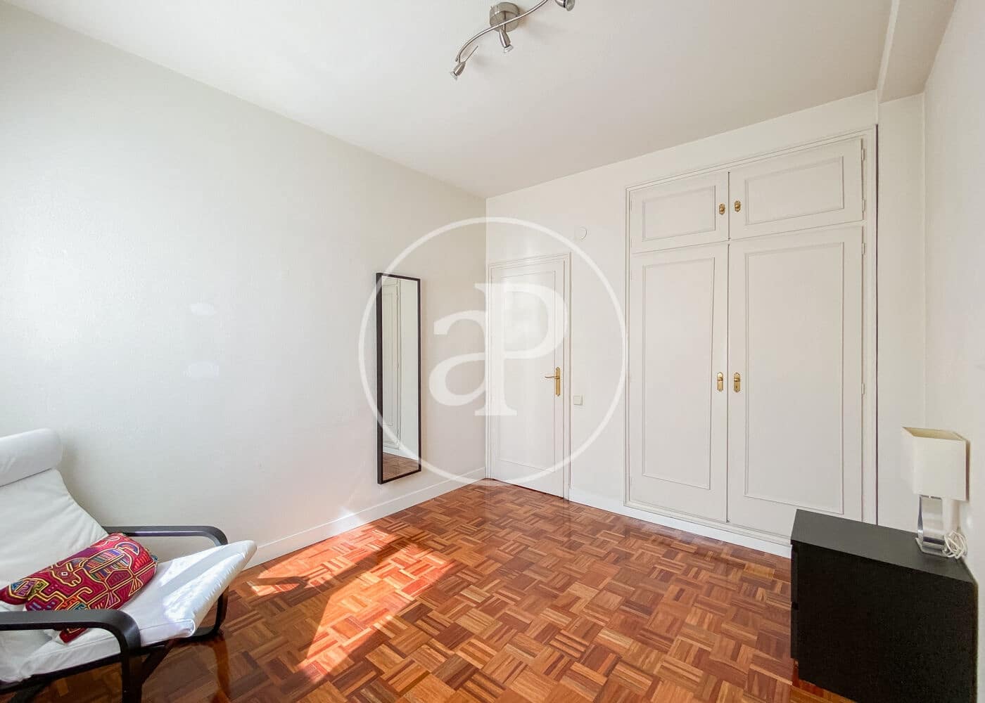Apartamento de 2 habitaciones en Madrid ciudad en alquiler con garaje - 2.500 € (Ref: 9954470)