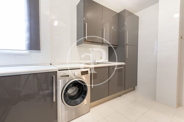 2 soveværelse Lejlighed til leje i Recoletos, Madrid by med garage - € 2.500 (Ref: 9954470)