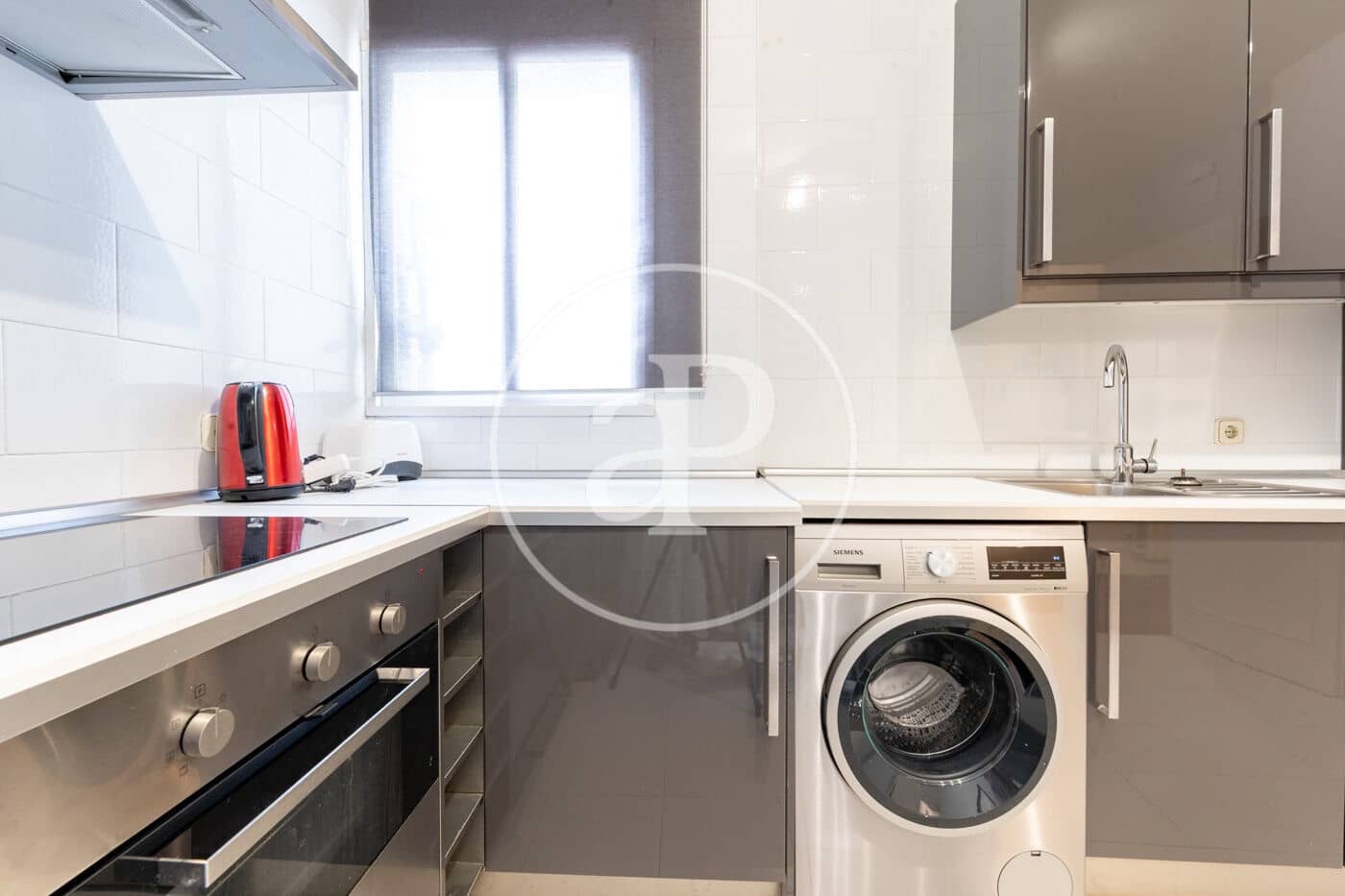 2 soverom Leilighet til leie i Madrid by med garasje - € 2 500 (Ref: 9954470)