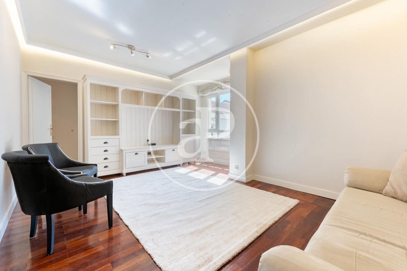 2 soverom Leilighet til leie i Madrid by med garasje - € 2 500 (Ref: 9954470)