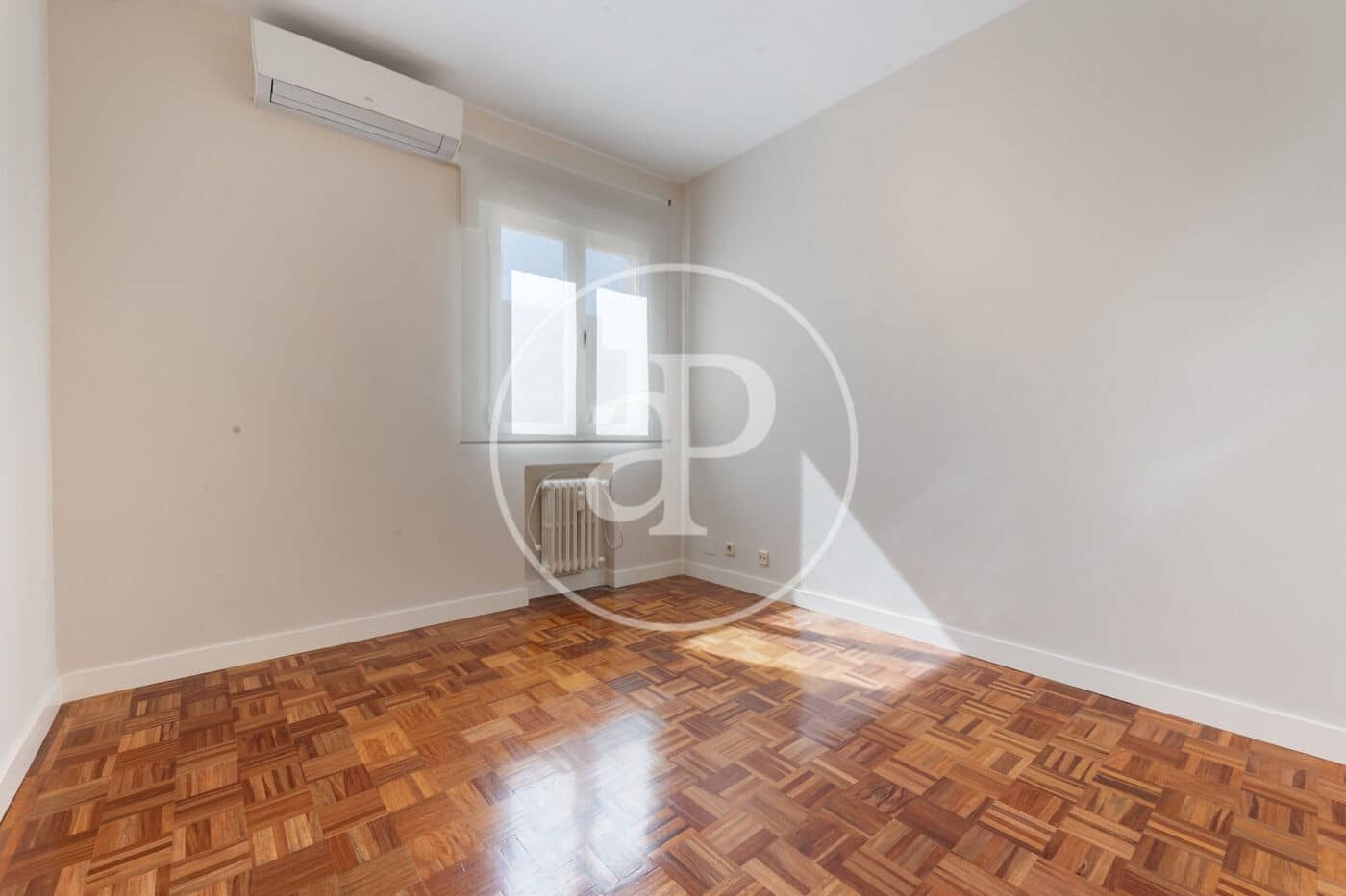 2 soverom Leilighet til leie i Madrid by med garasje - € 2 500 (Ref: 9954470)