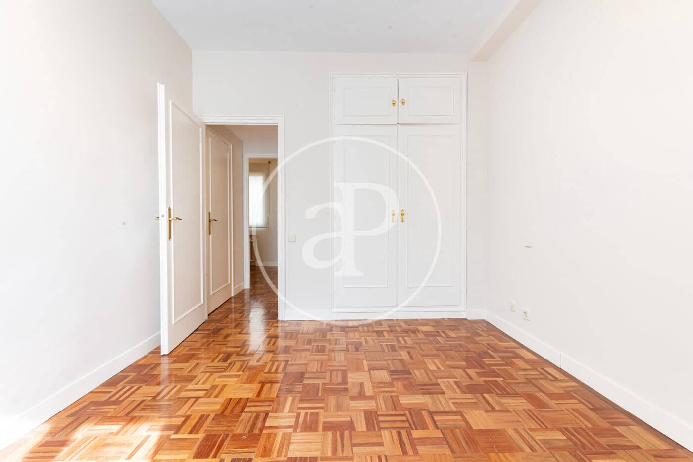 2 soverom Leilighet til leie i Madrid by med garasje - € 2 500 (Ref: 9954470)