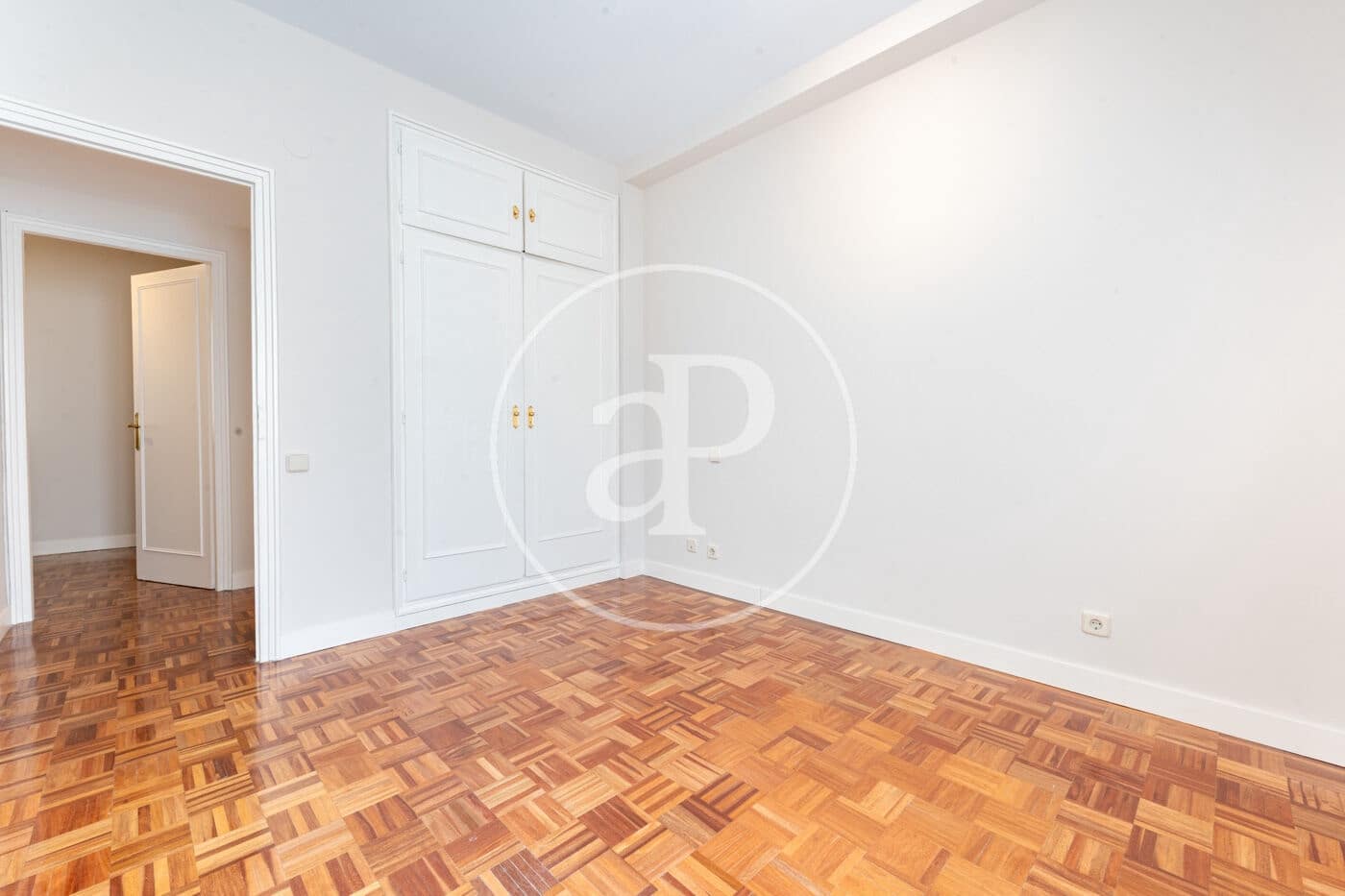 2 soverom Leilighet til leie i Madrid by med garasje - € 2 500 (Ref: 9954470)