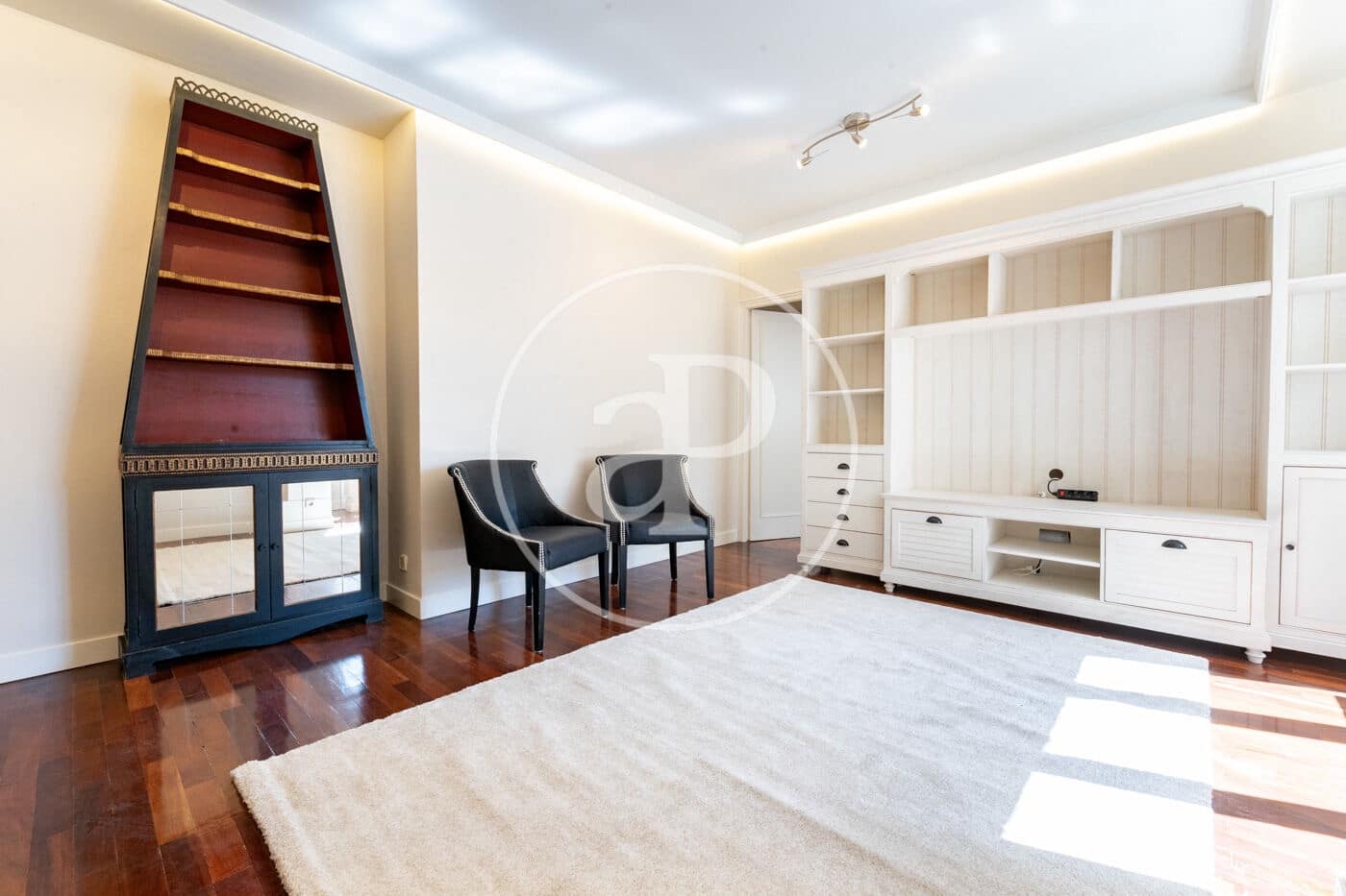 2 soverom Leilighet til leie i Madrid by med garasje - € 2 500 (Ref: 9954470)