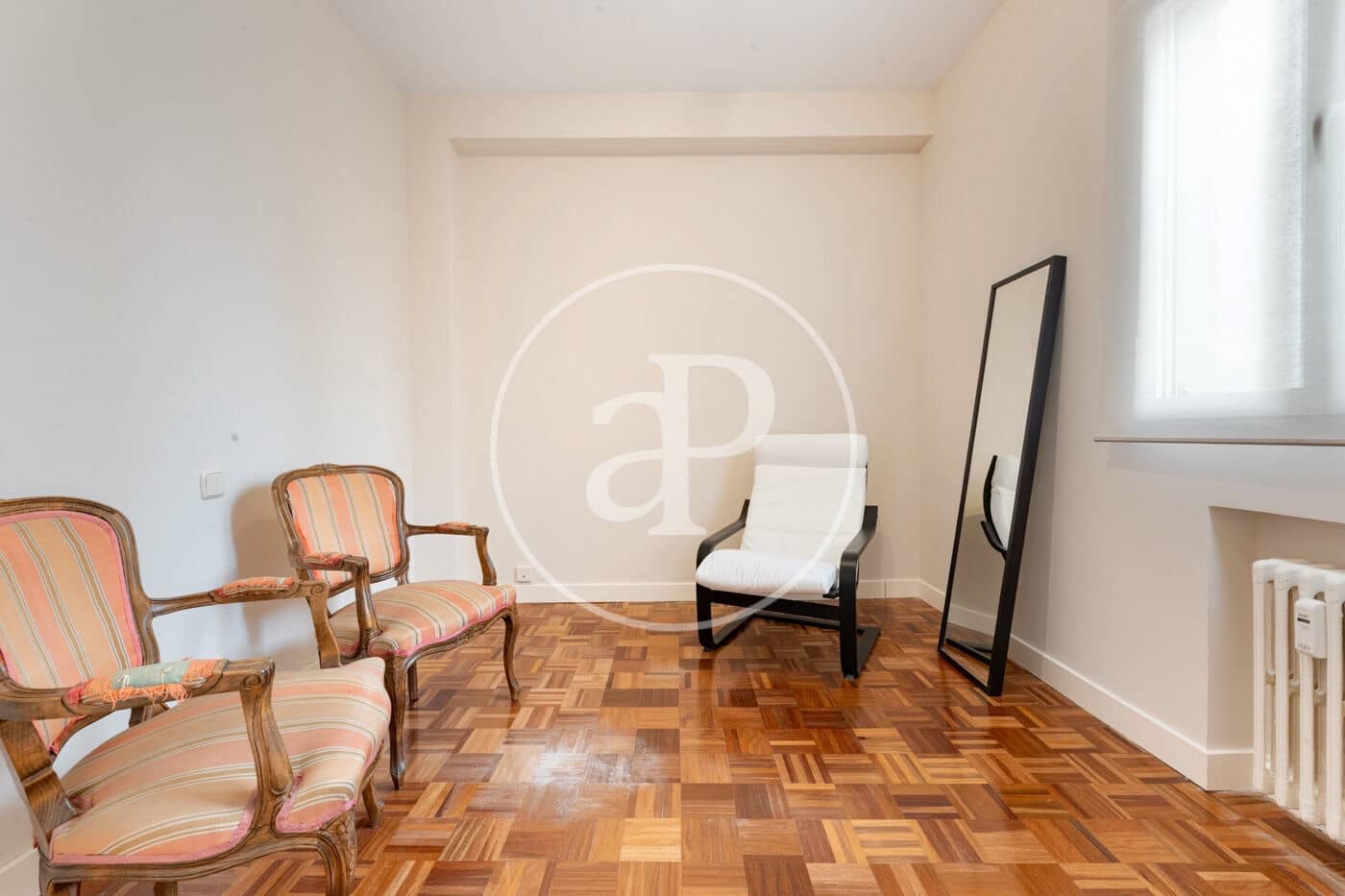 2 soverom Leilighet til leie i Madrid by med garasje - € 2 500 (Ref: 9954470)