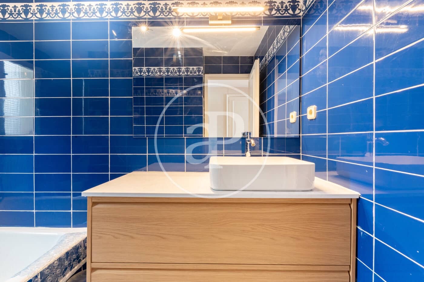 2 soverom Leilighet til leie i Madrid by med garasje - € 2 500 (Ref: 9954470)