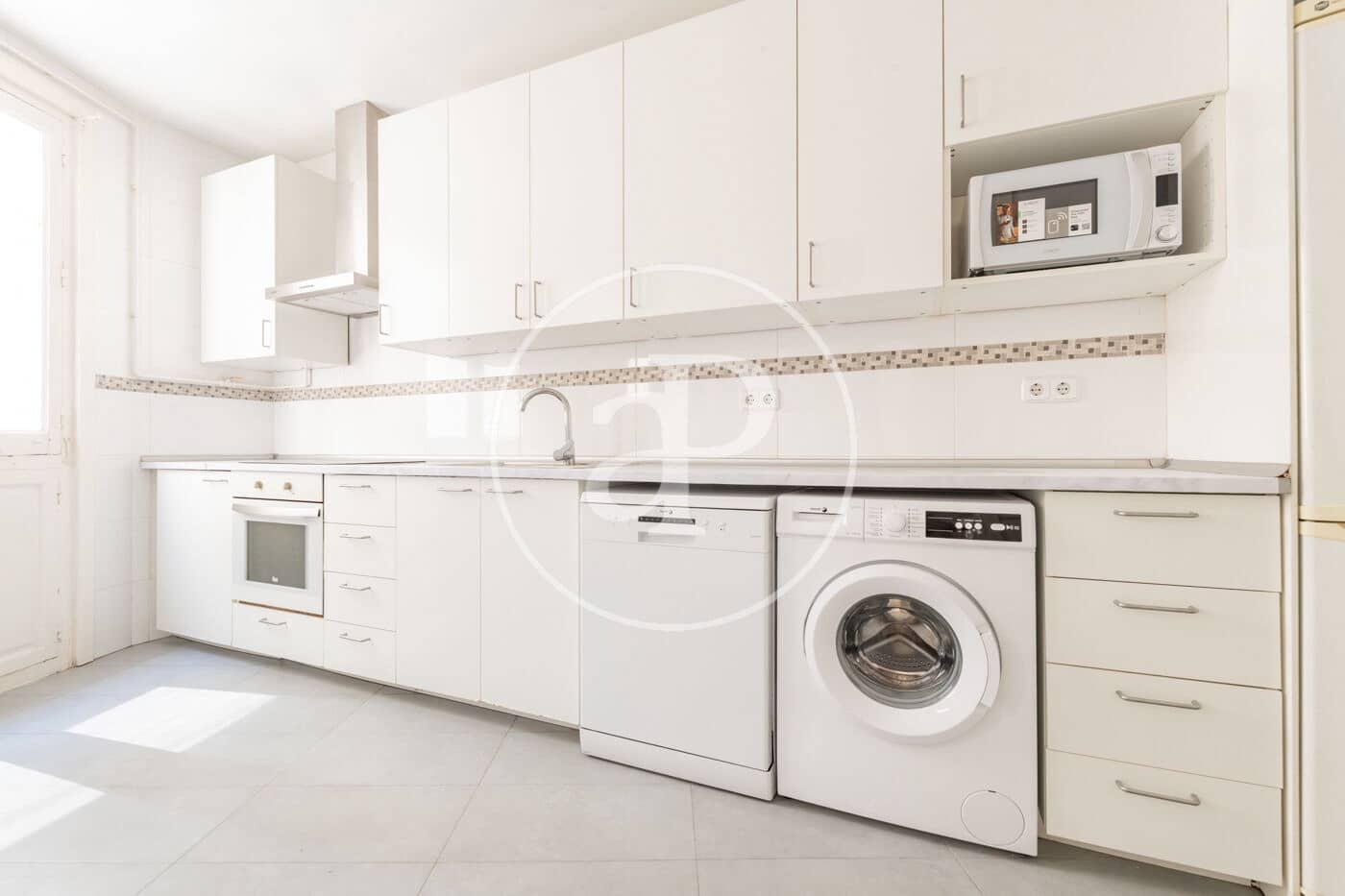 3 quarto Apartamento para arrendar em Madrid cidade com garagem - 3 450 € (Ref: 9954472)