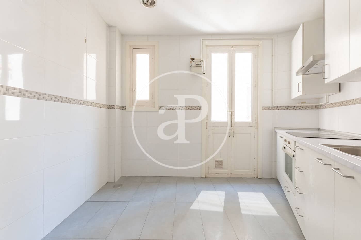 3 quarto Apartamento para arrendar em Madrid cidade com garagem - 3 450 € (Ref: 9954472)