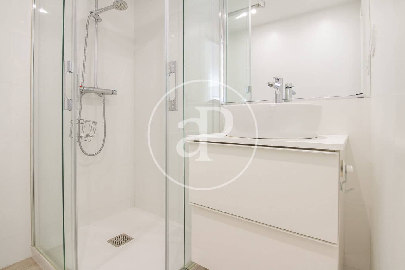 2 makuuhuone Huoneisto vuokrattavana paikassa Madrid kaupunki mukana uima-altaan - 2 400 € (Ref: 9954474)