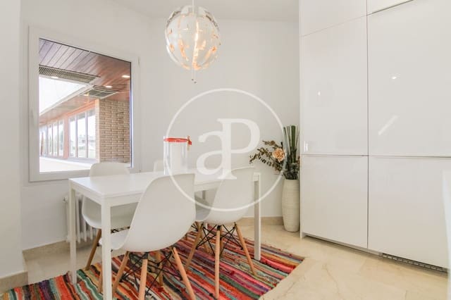 2 makuuhuone Huoneisto vuokrattavana paikassa Nueva España, Madrid kaupunki mukana uima-altaan - 2 400 € (Ref: 9954474)