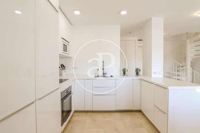 2 makuuhuone Huoneisto vuokrattavana paikassa Nueva España, Madrid kaupunki mukana uima-altaan - 2 400 € (Ref: 9954474)