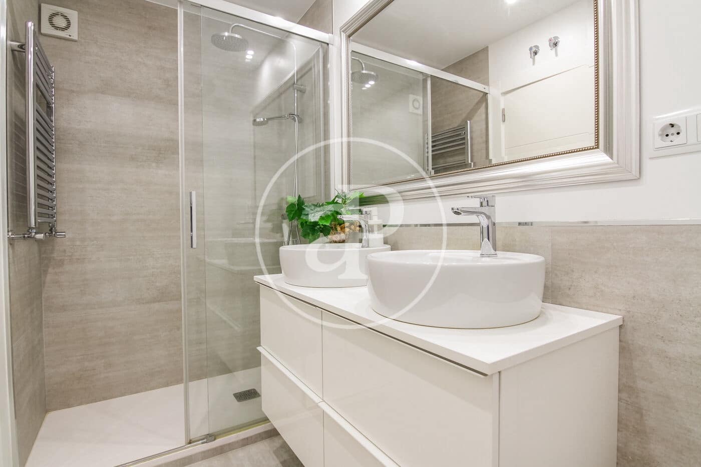 2 makuuhuone Huoneisto vuokrattavana paikassa Madrid kaupunki mukana uima-altaan - 2 400 € (Ref: 9954474)