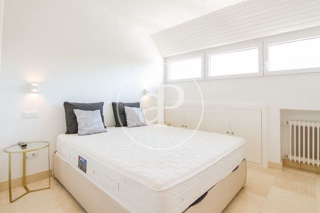 2 makuuhuone Huoneisto vuokrattavana paikassa Nueva España, Madrid kaupunki mukana uima-altaan - 2 400 € (Ref: 9954474)