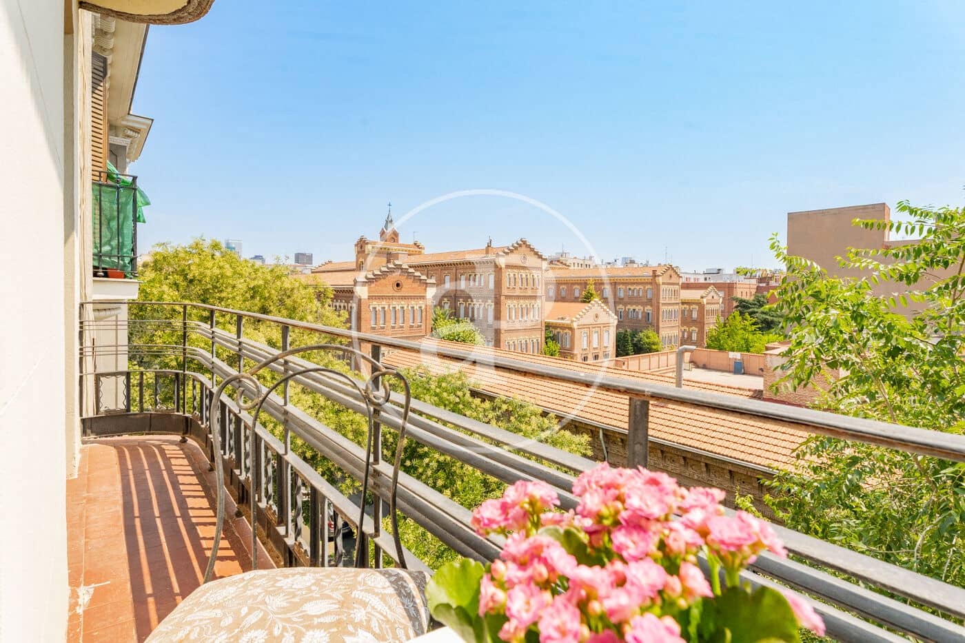 2 soveværelse Lejlighed til leje i Madrid by - € 6.000 (Ref: 9954476)