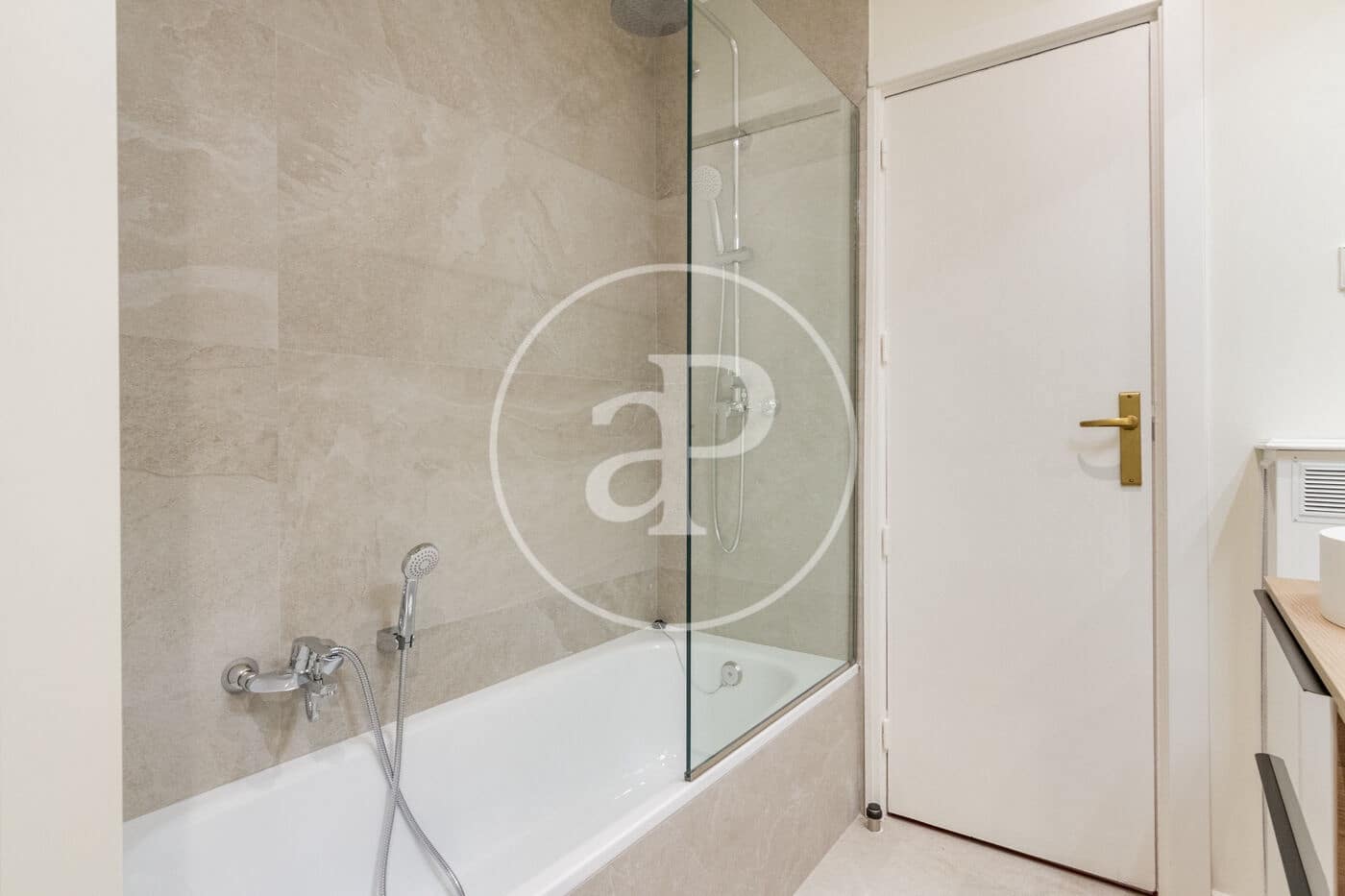 3 bedroom Apartment for rent in Madrid city - € 3,200 (Ref: 9962731)