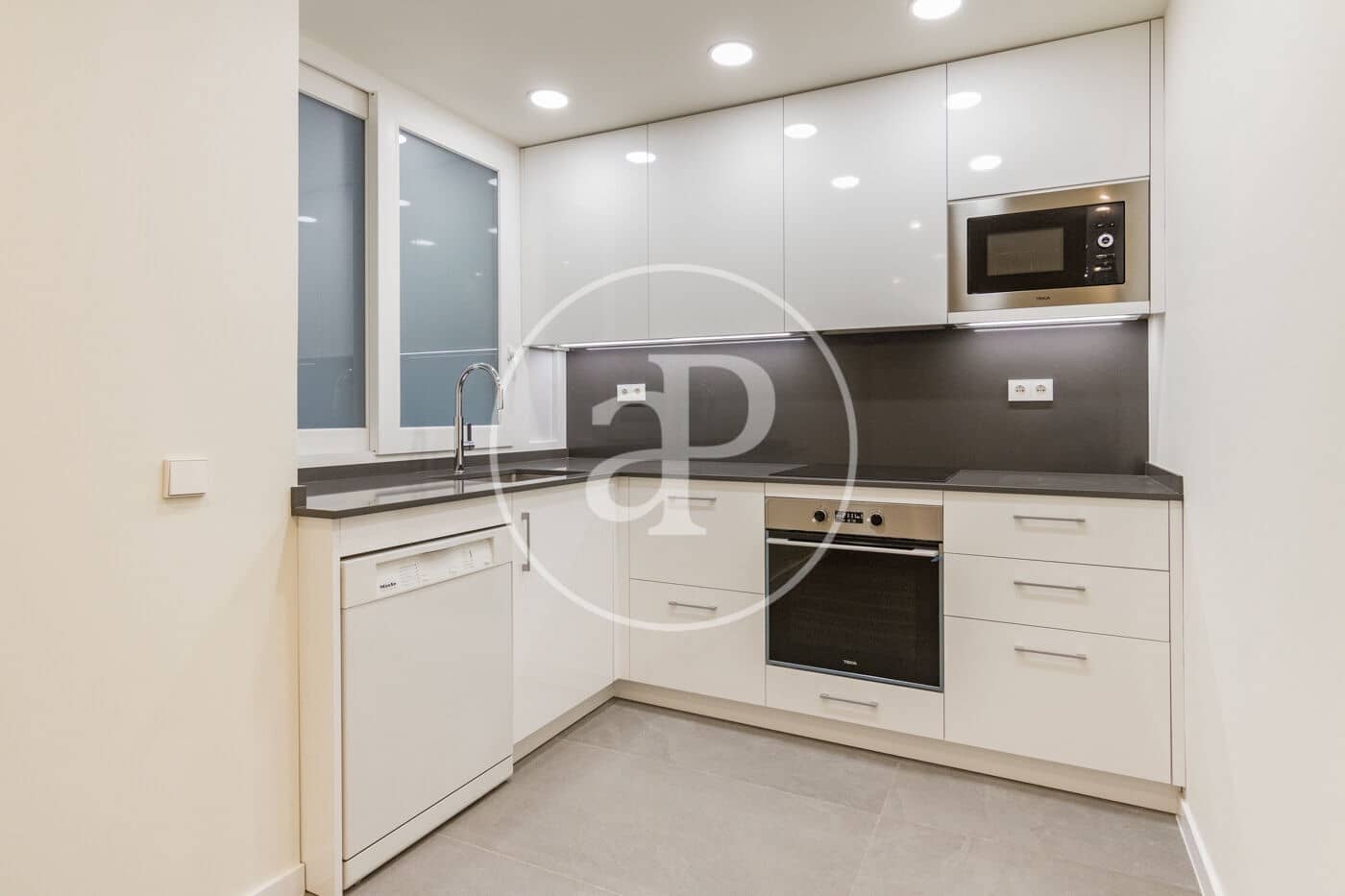 3 bedroom Apartment for rent in Madrid city - € 3,200 (Ref: 9962731)