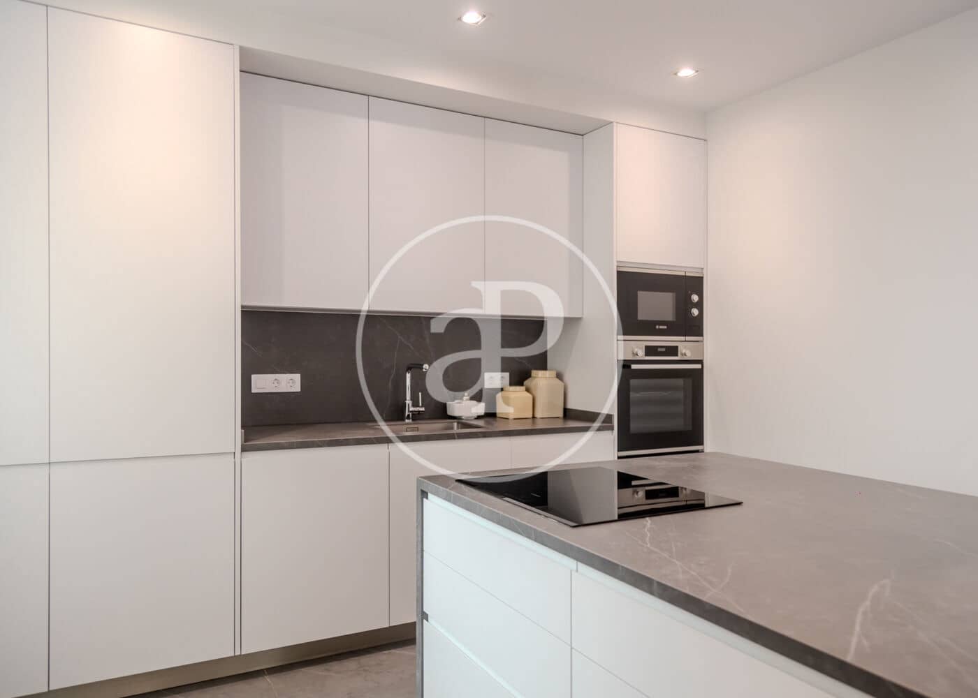 Appartement de 4 chambres à louer à Madrid ville - 14 700 € (Ref: 9966673)