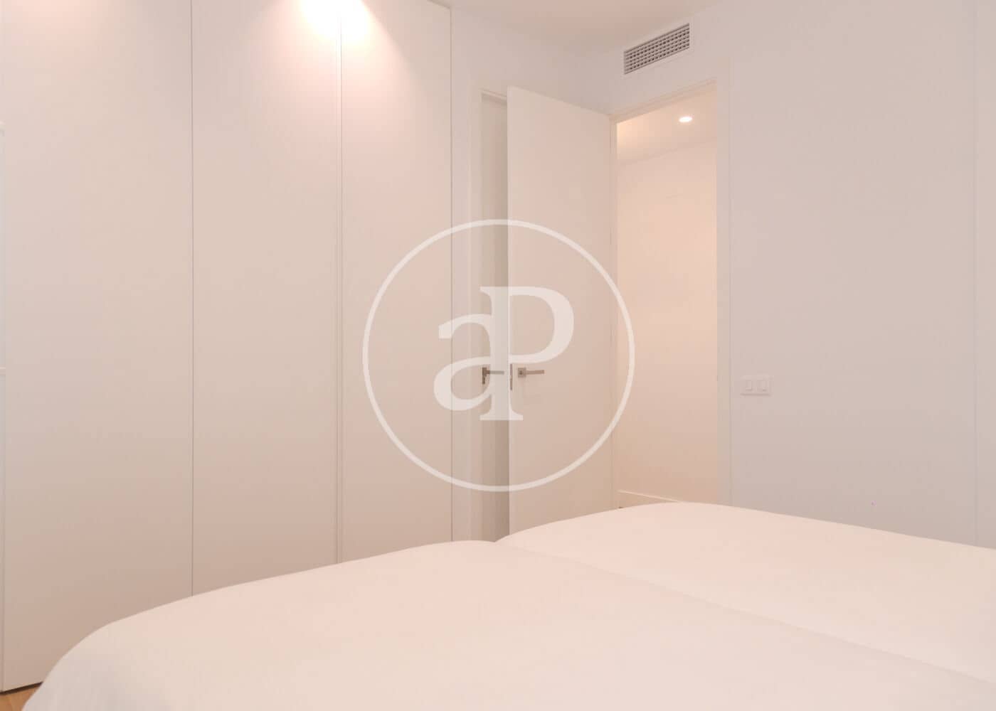 Appartement de 4 chambres à louer à Madrid ville - 14 700 € (Ref: 9966673)