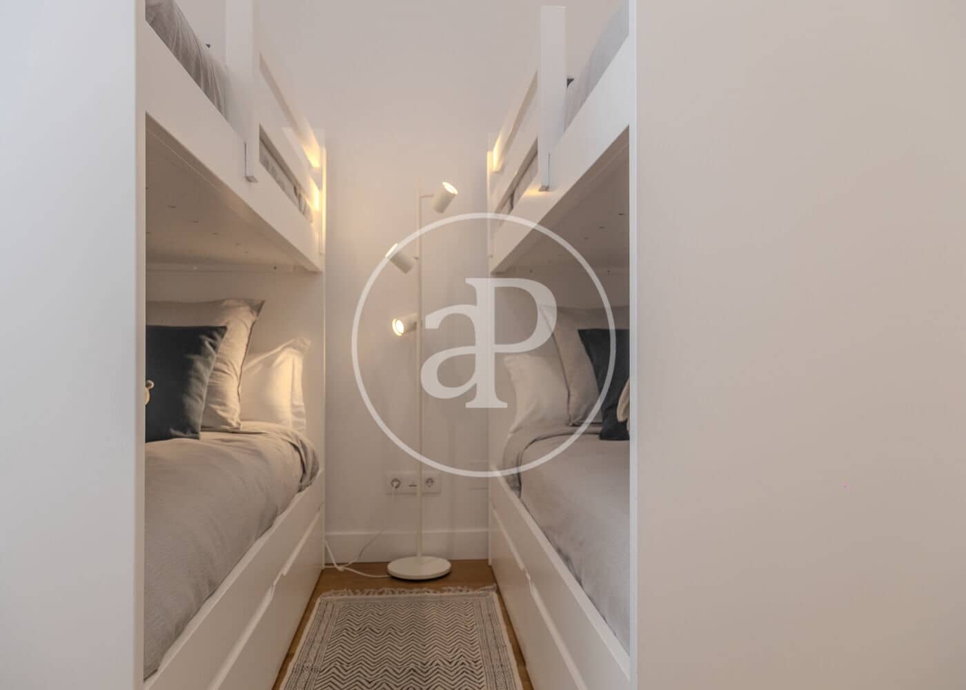 Appartement de 4 chambres à louer à Madrid ville - 14 700 € (Ref: 9966673)